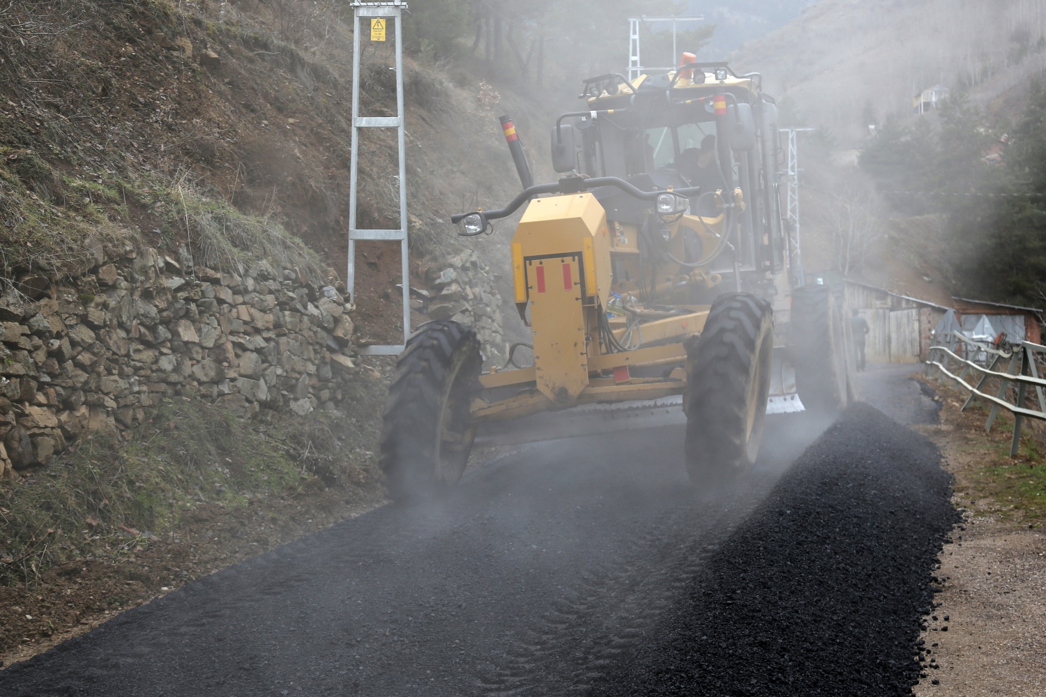 İl Özel İdaresi asfalt çalışmalarına devam ediyor 11