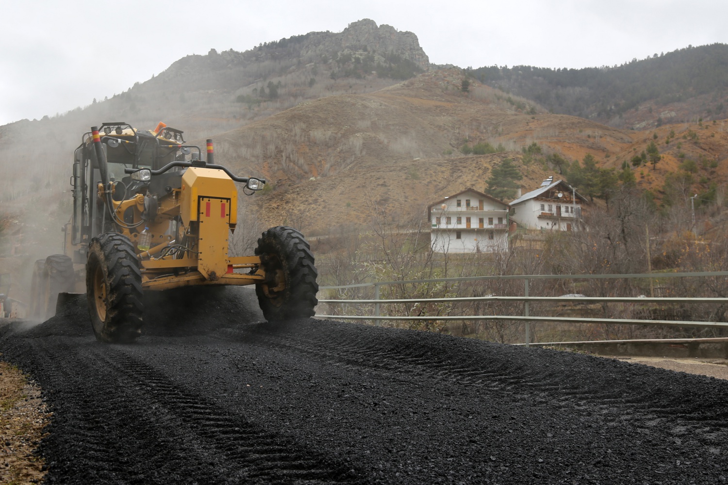 İl Özel İdaresi asfalt çalışmalarına devam ediyor 8