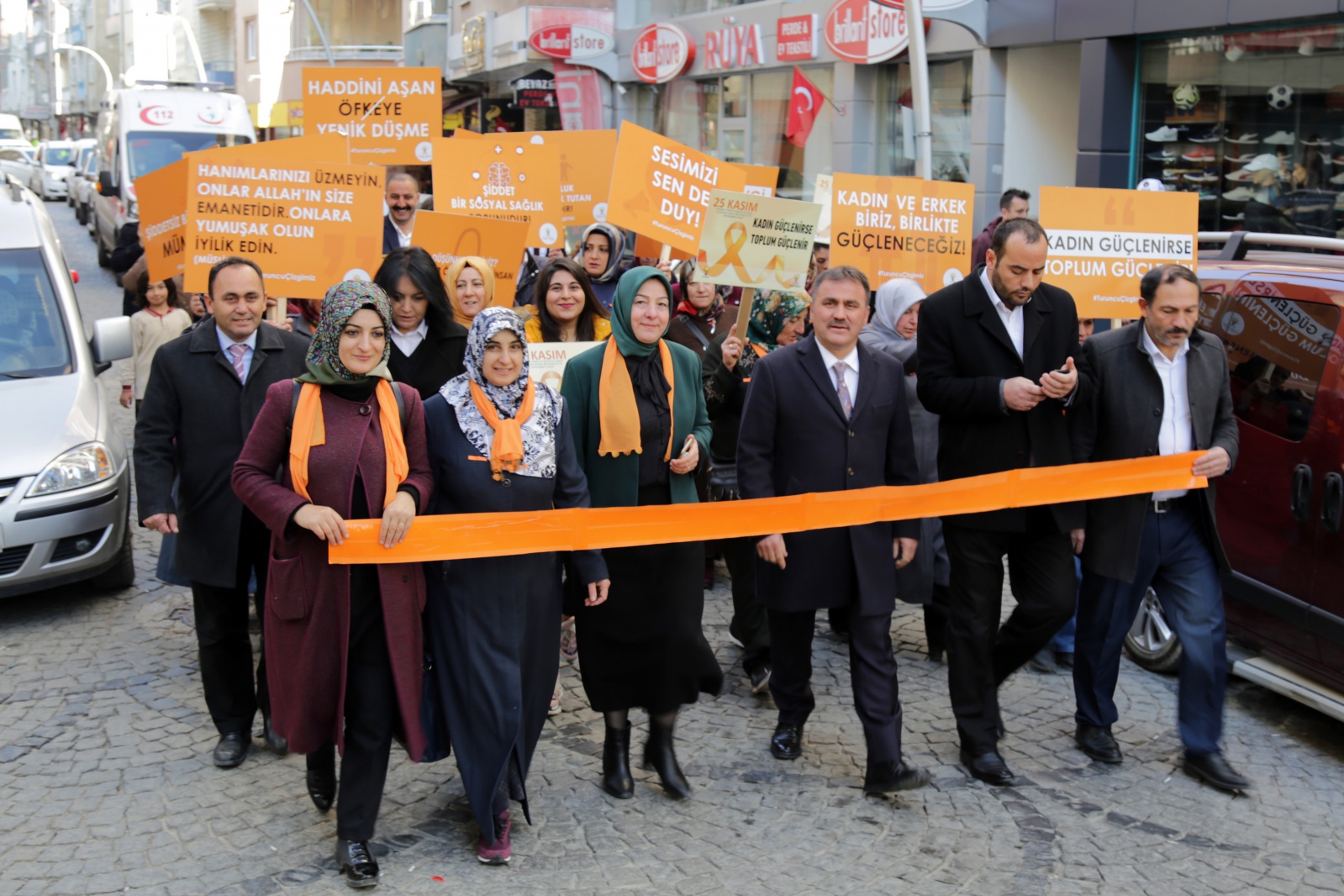 AK Parti kadına yönelik şiddetle mücadele için yürüdü 9