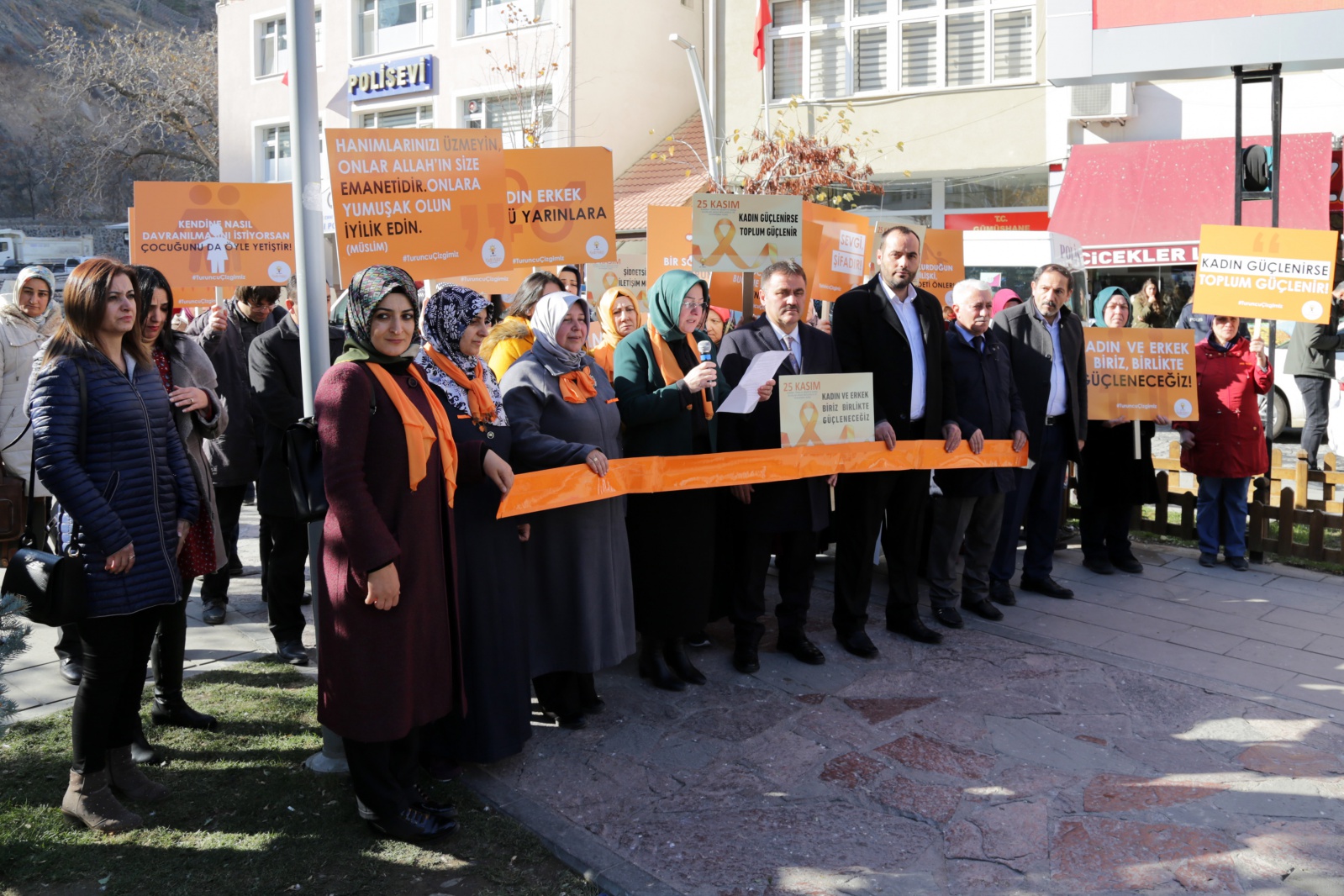 AK Parti kadına yönelik şiddetle mücadele için yürüdü 13