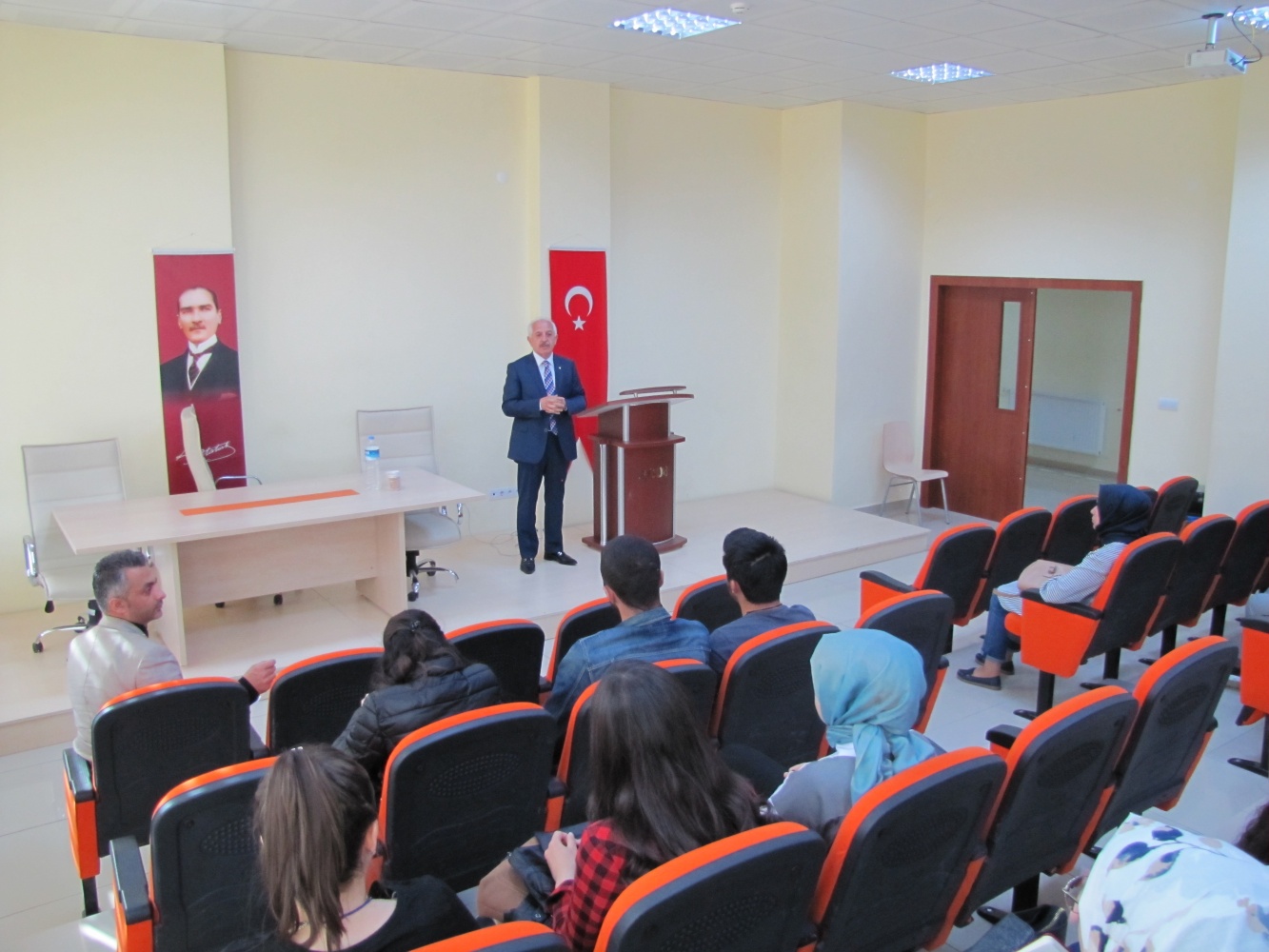 Akçay üniversite öğrencileriyle buluştu  3