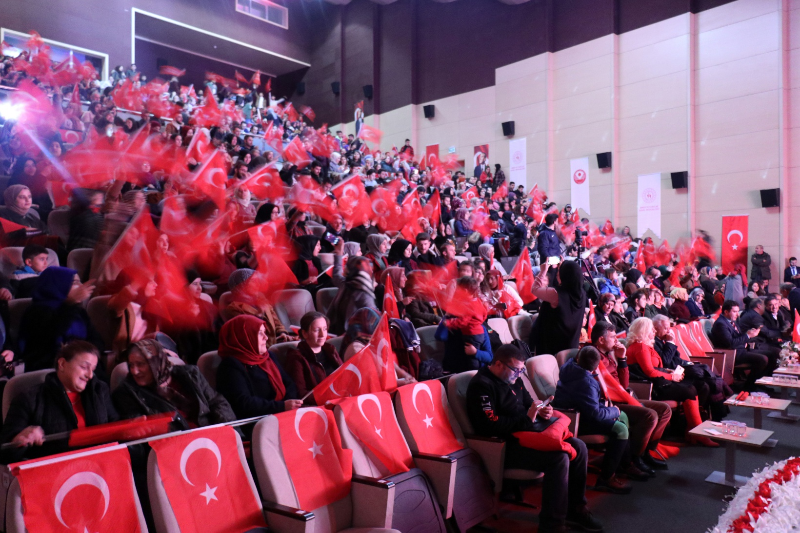 Çınaraltı söyleşilerinin konuğu Talha Bora Öge oldu 14