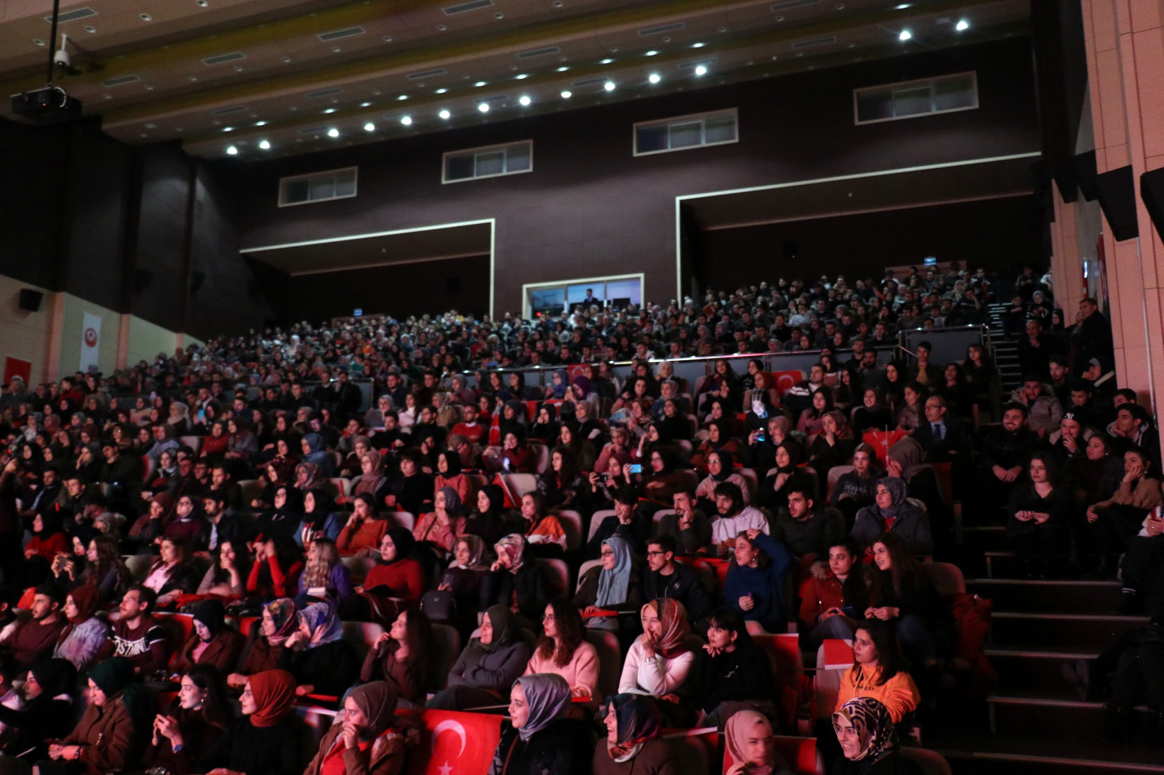 Çınaraltı söyleşilerinin konuğu Talha Bora Öge oldu 21