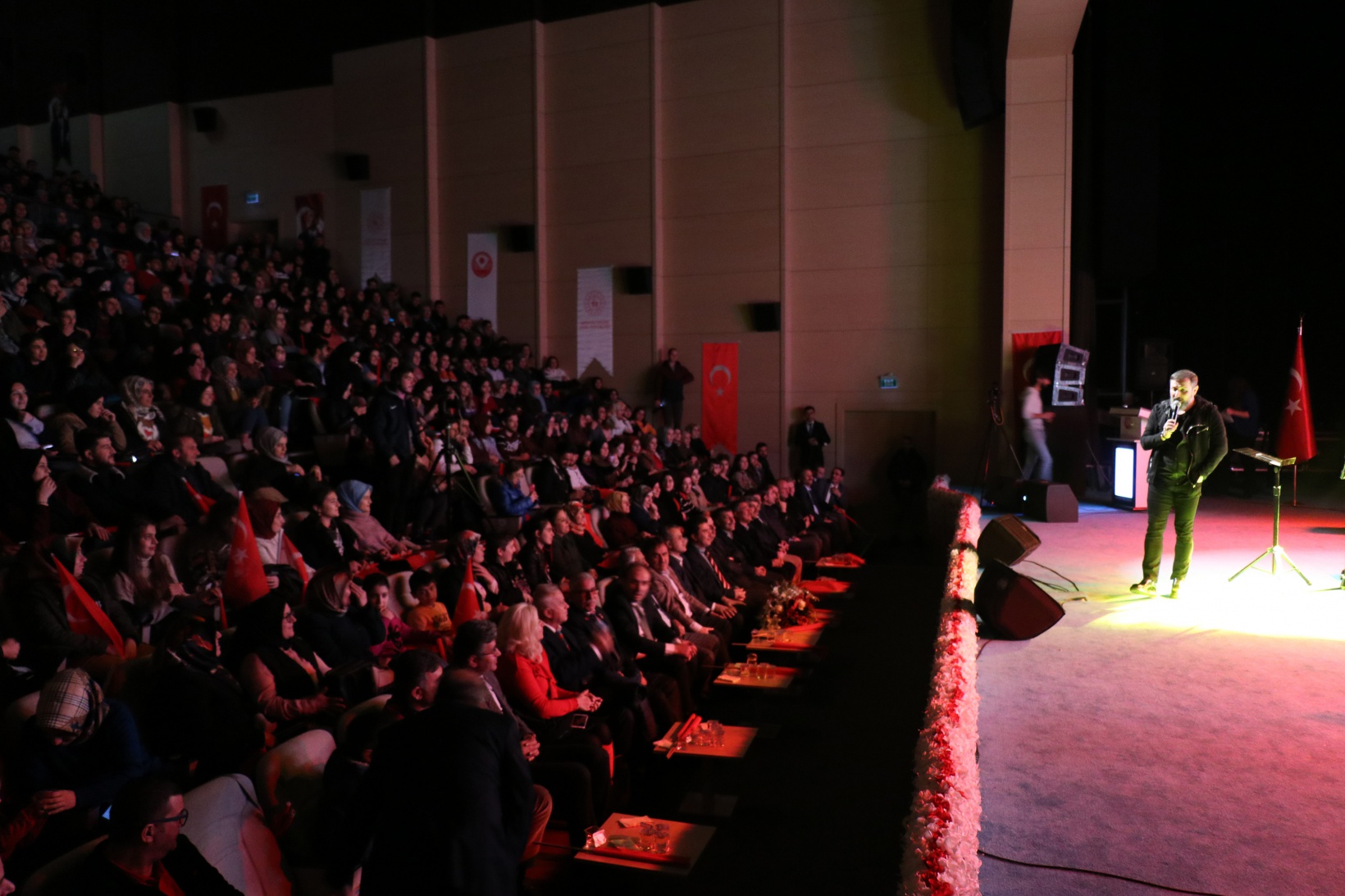 Çınaraltı söyleşilerinin konuğu Talha Bora Öge oldu 17