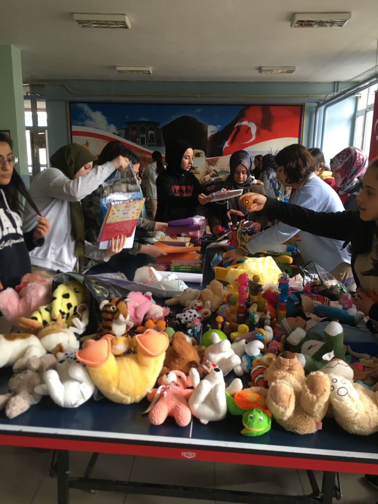 Öğrenciler Oyuncak Kumbarası Kurdu 5