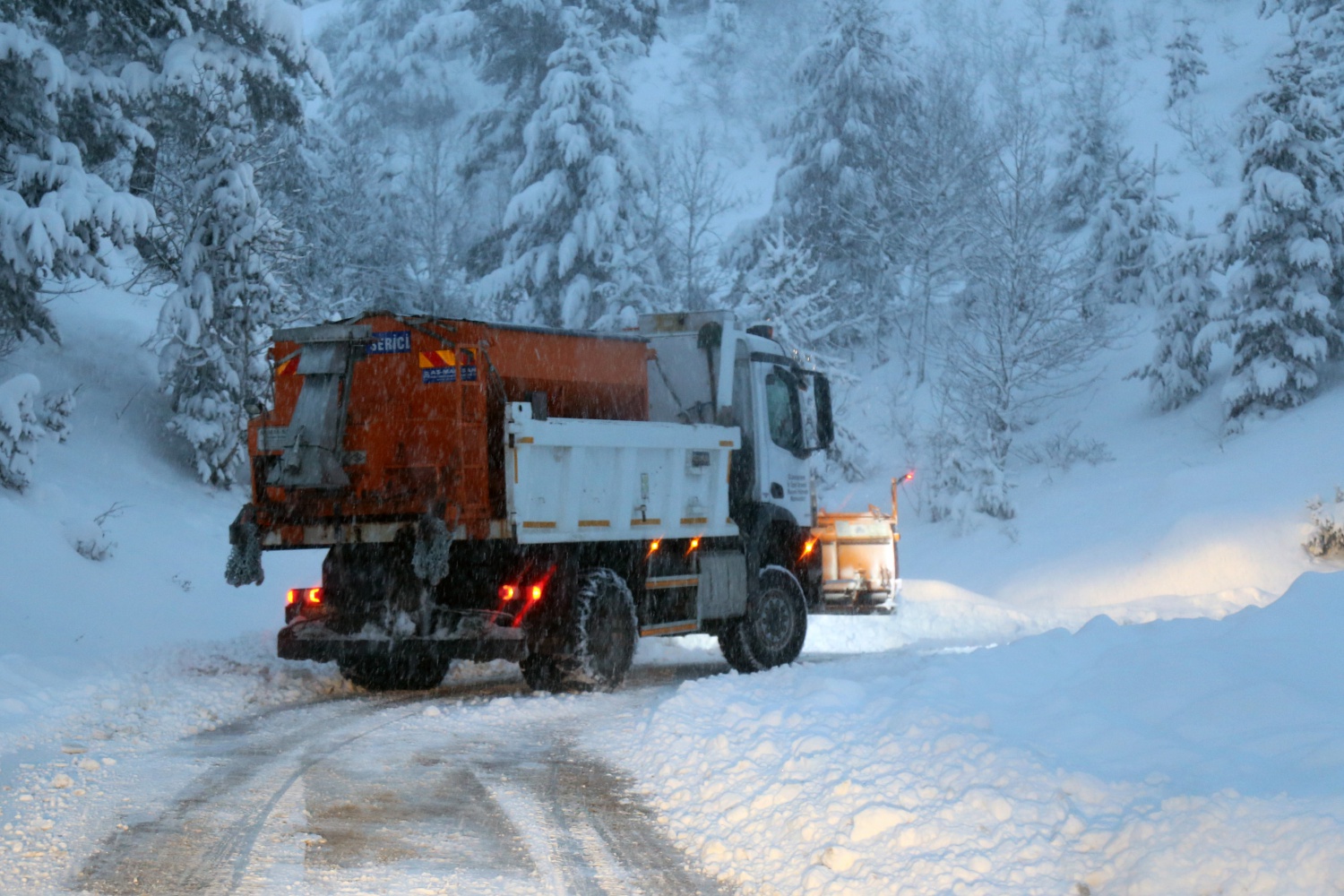 Taşımalı öğrencilerin zorlu yolculukları 4