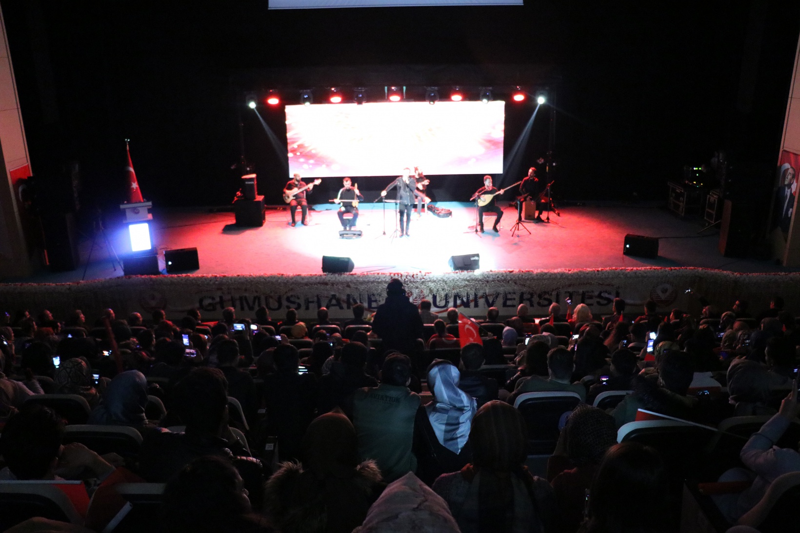 Çınaraltı söyleşilerinin konuğu Talha Bora Öge oldu 20