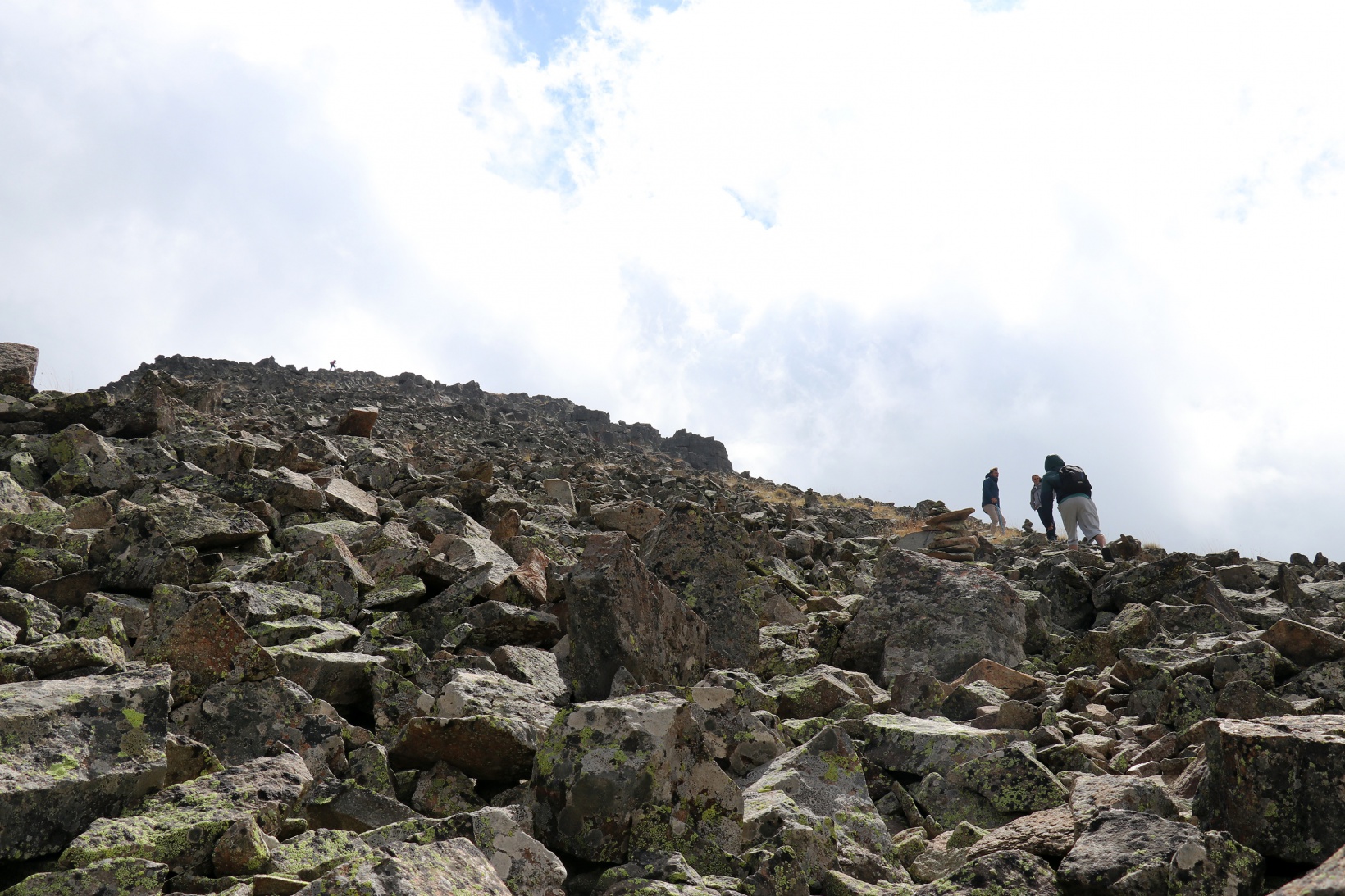 3 bin 331 metrede arkadaşlarını andılar 32