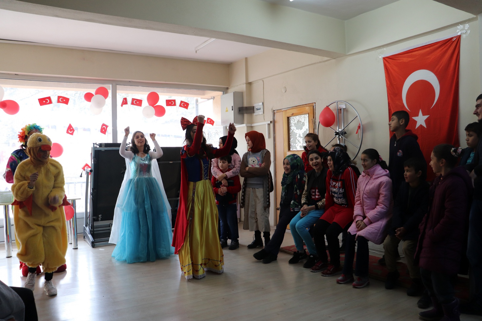 Üniversite öğrencileri özel kardeşlerine unutulmaz anlar yaşattı 1