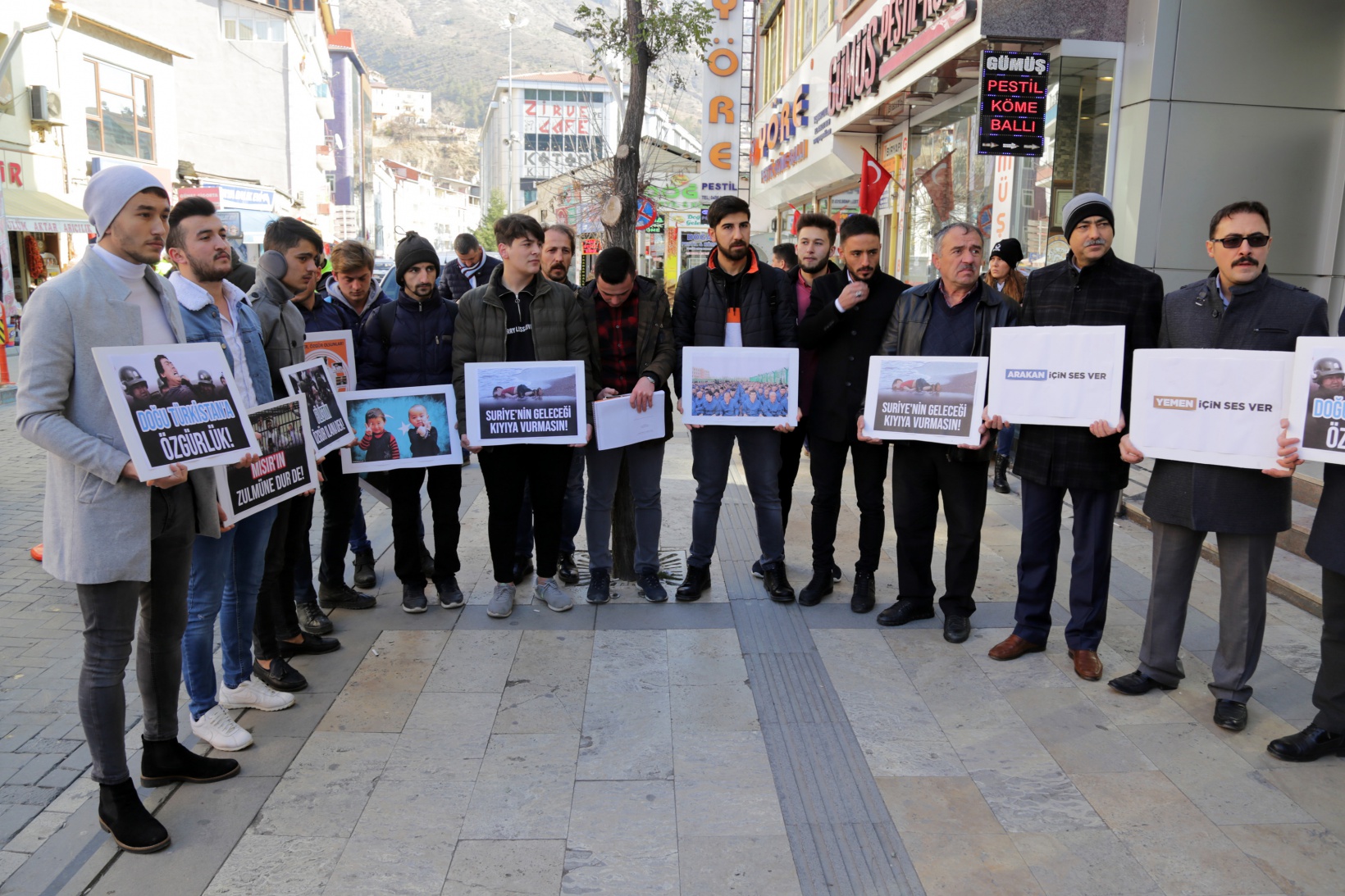 Gümüşhane Dünya İnsan Hakları Gününde zulme sessiz kalmadı 13