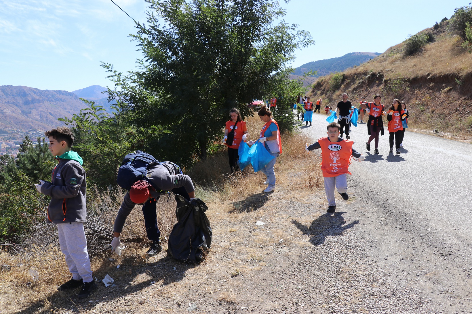 Gümüşhane’de Dünya Temizlik Gününde çevre temizliği yapıldı 30