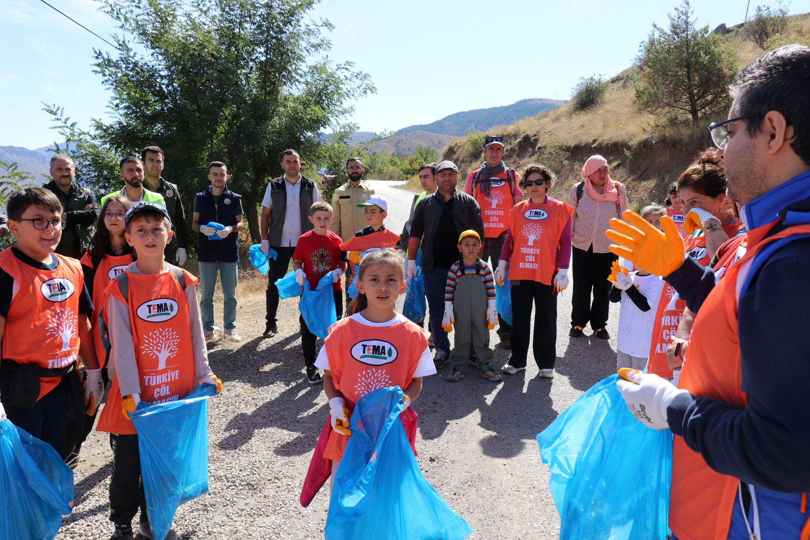 Gümüşhane’de Dünya Temizlik Gününde çevre temizliği yapıldı 14
