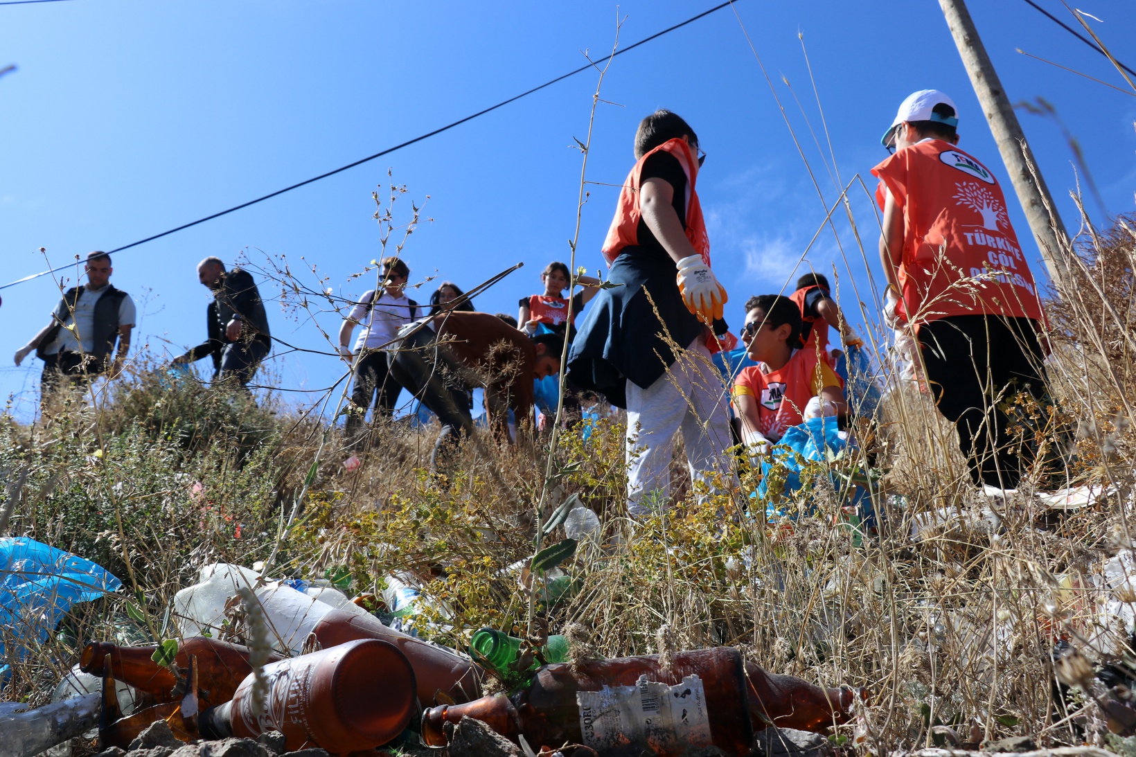 Gümüşhane’de Dünya Temizlik Gününde çevre temizliği yapıldı 17