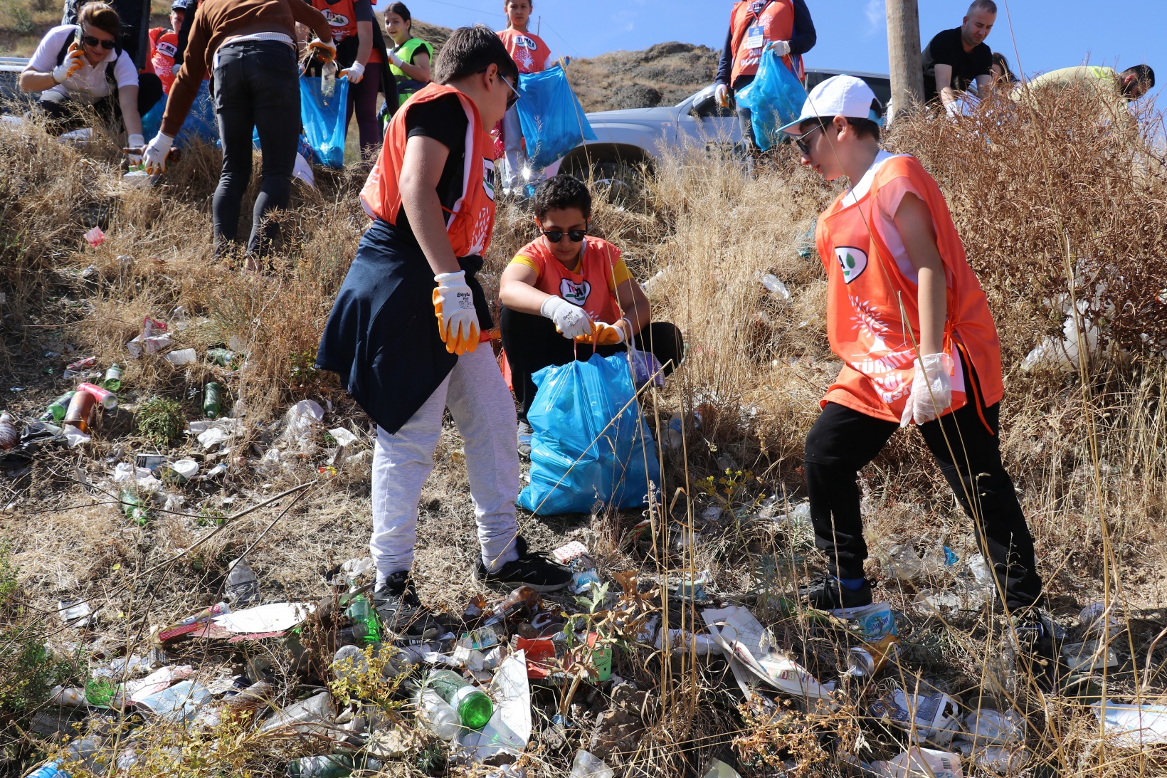 Gümüşhane’de Dünya Temizlik Gününde çevre temizliği yapıldı 33
