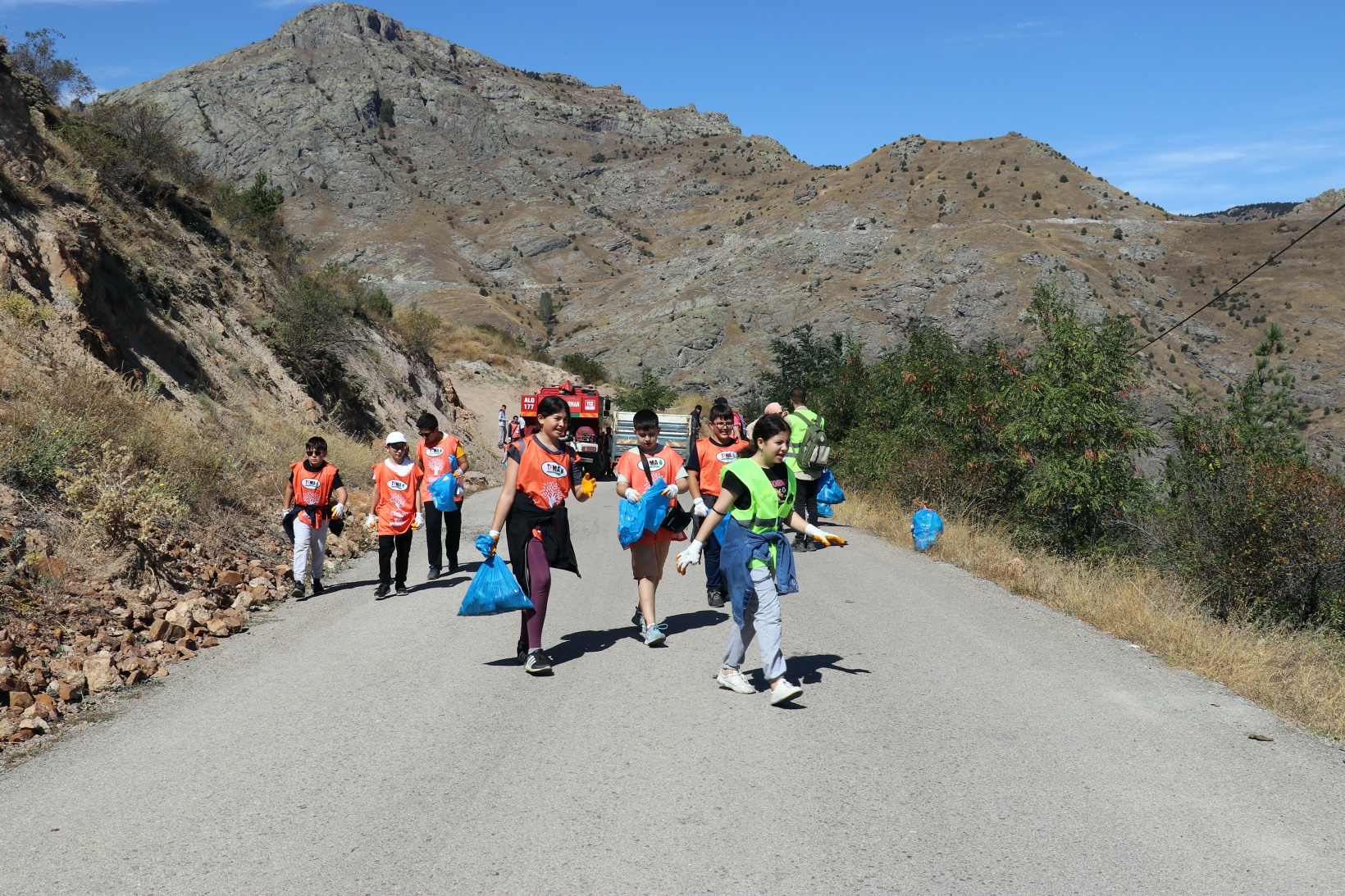 Gümüşhane’de Dünya Temizlik Gününde çevre temizliği yapıldı 32