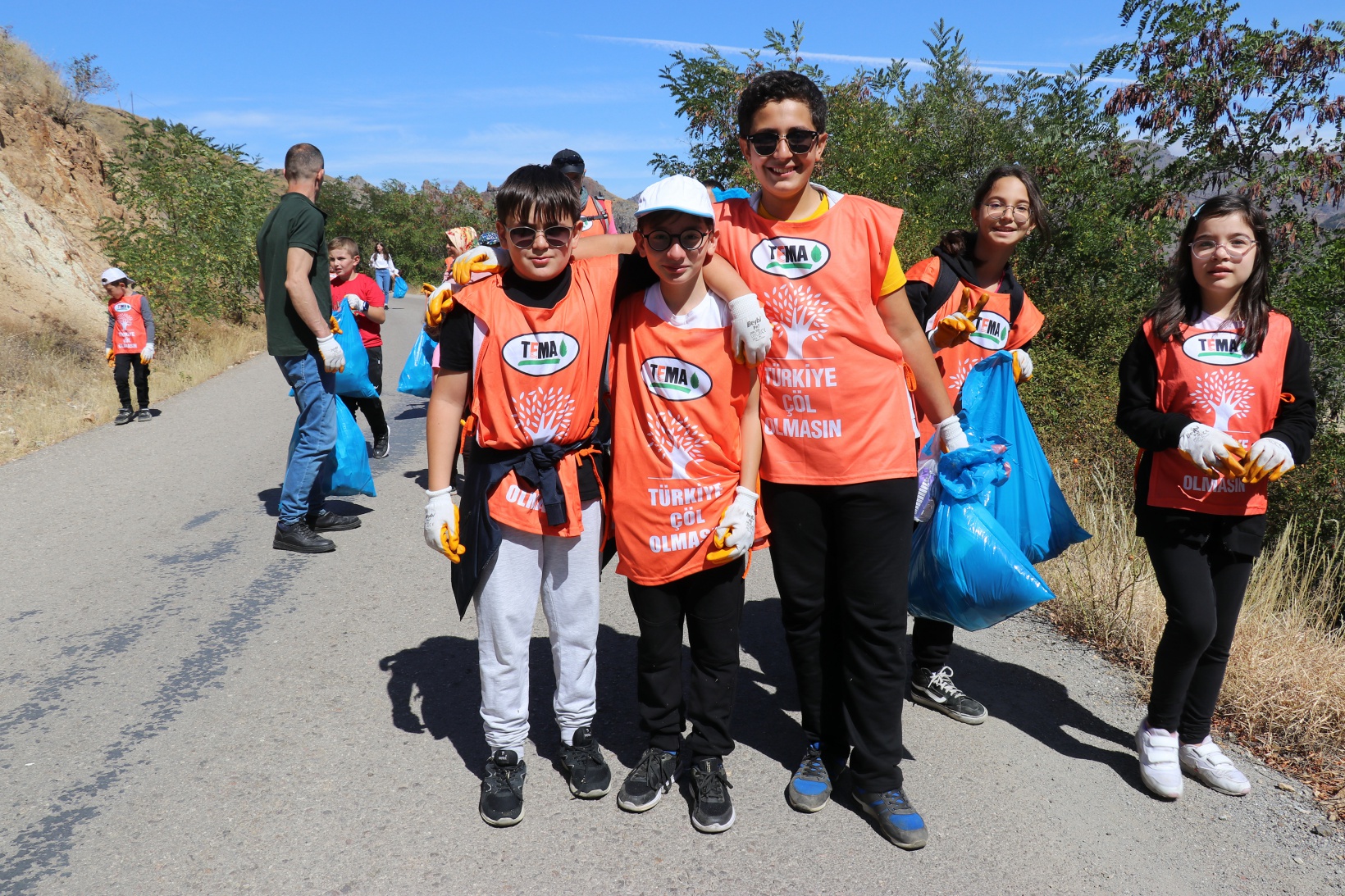 Gümüşhane’de Dünya Temizlik Gününde çevre temizliği yapıldı 25