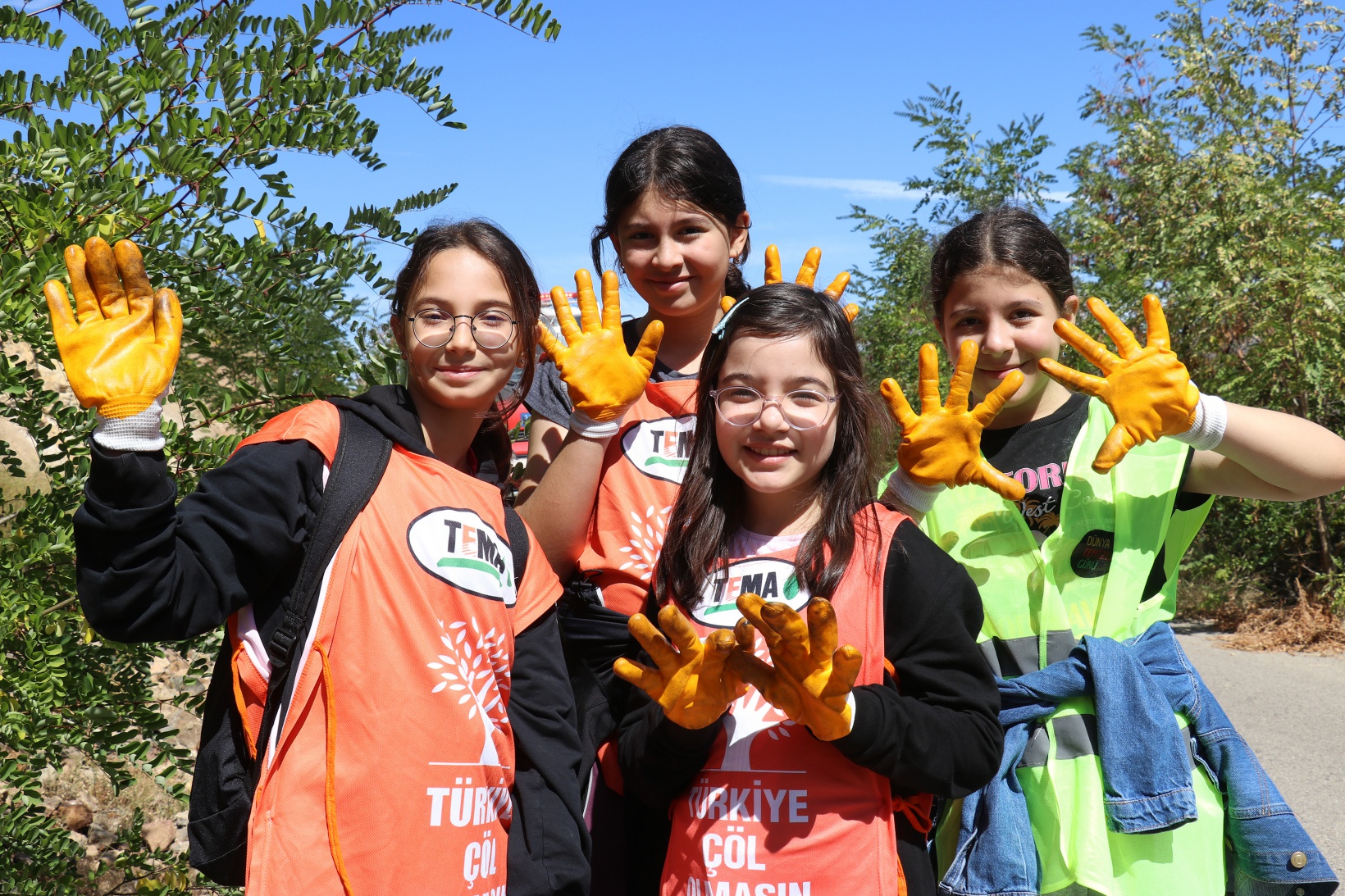 Gümüşhane’de Dünya Temizlik Gününde çevre temizliği yapıldı 22