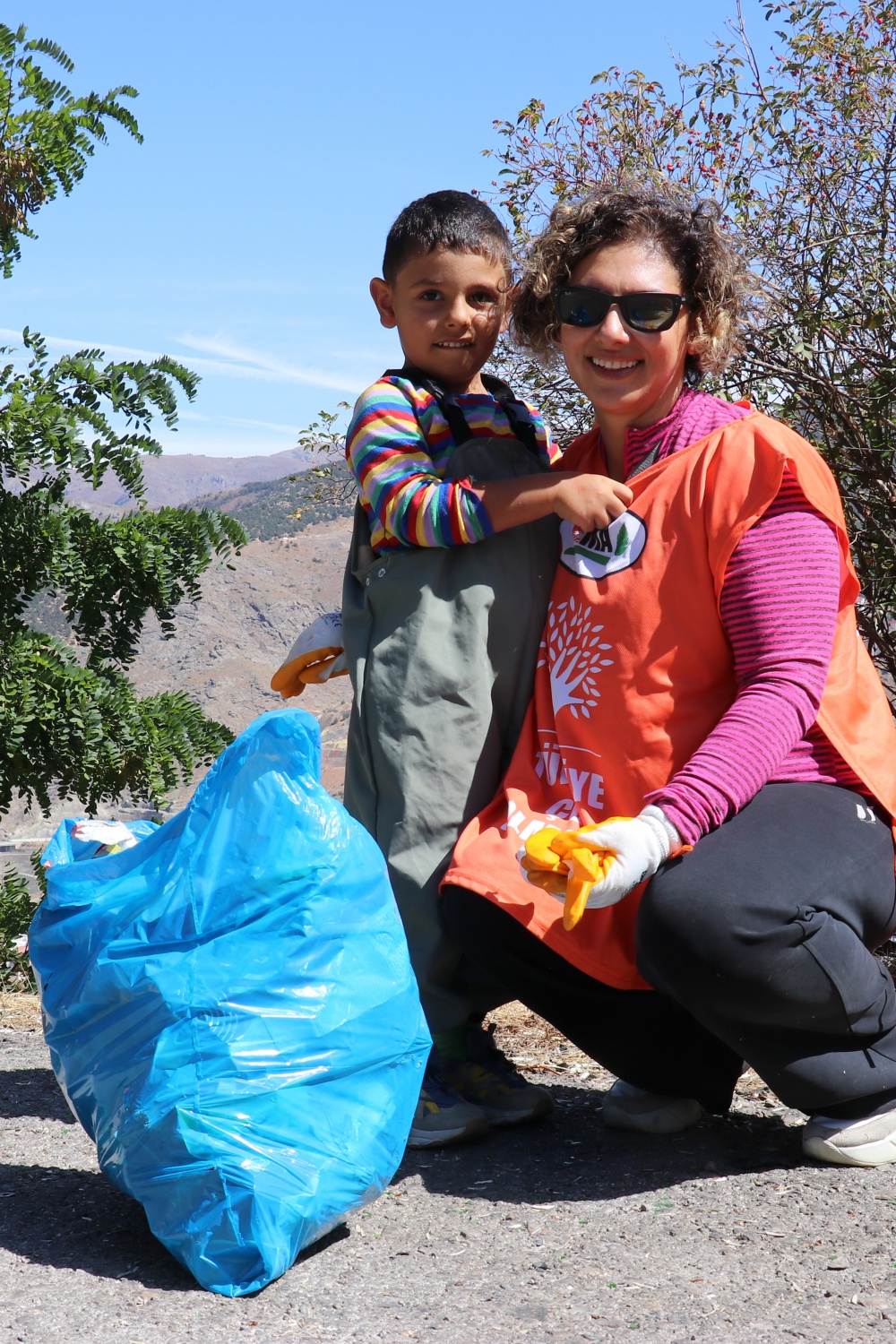 Gümüşhane’de Dünya Temizlik Gününde çevre temizliği yapıldı 12