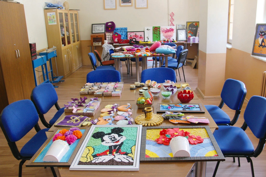 Renklerle ritim, el işaretleri ile nota öğreniyorlar 3