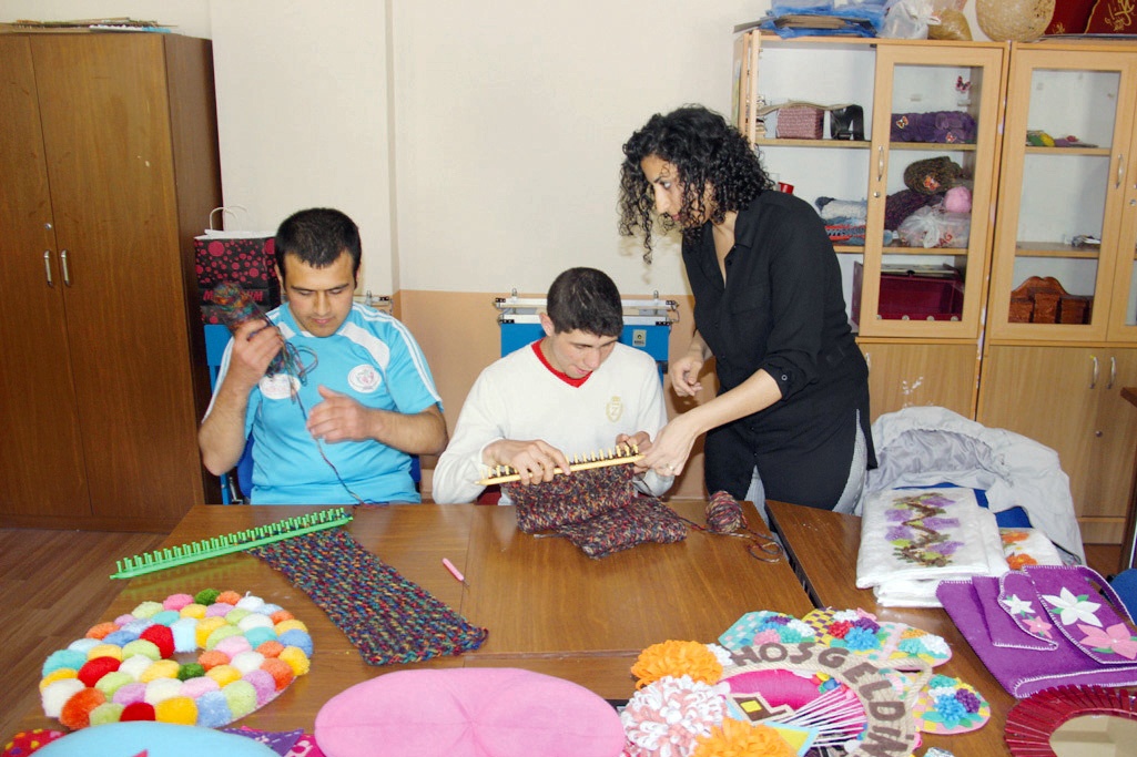 Renklerle ritim, el işaretleri ile nota öğreniyorlar 6