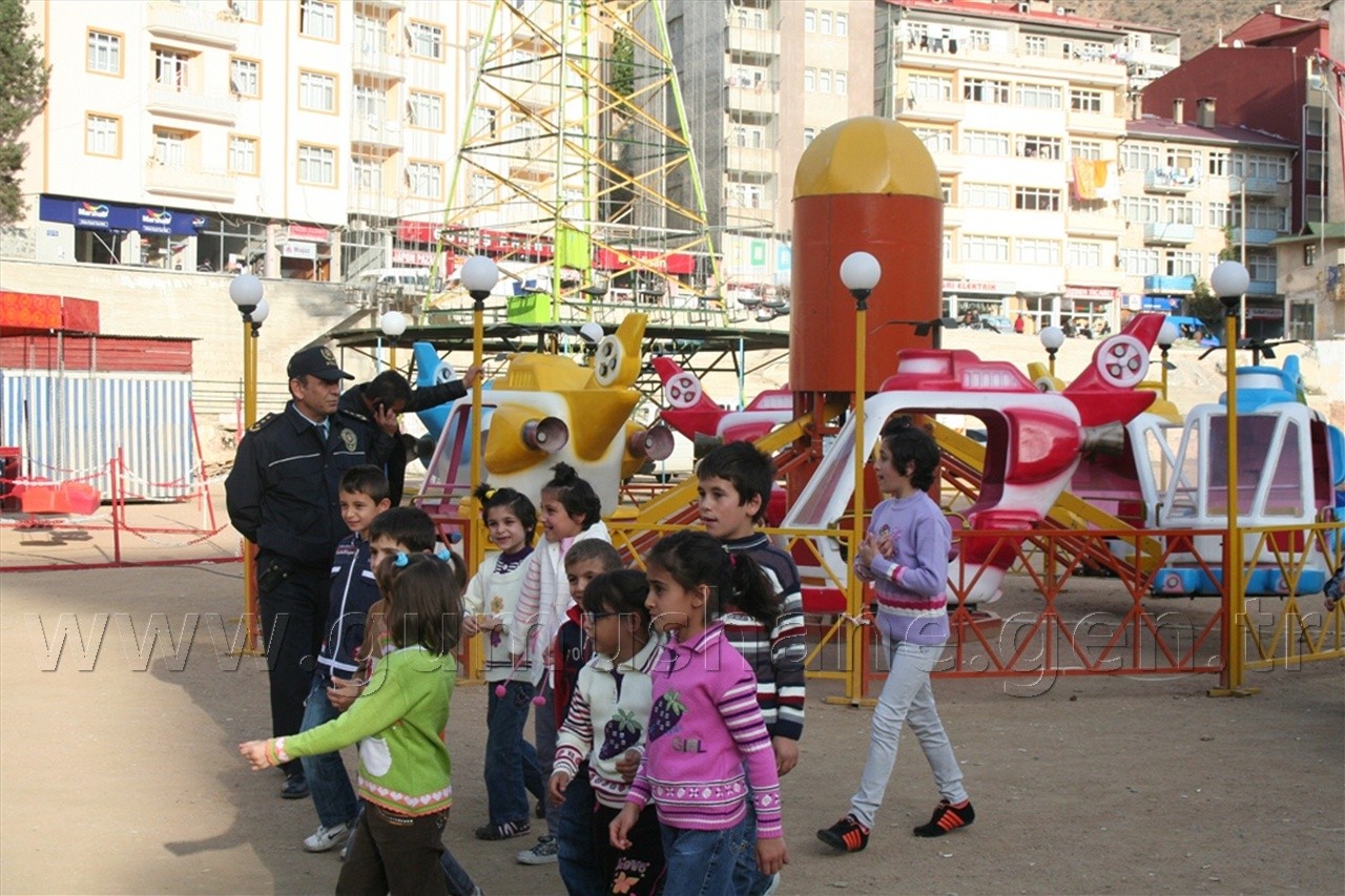 Emniyetten Çocuklara Bayram Hediyesi 1