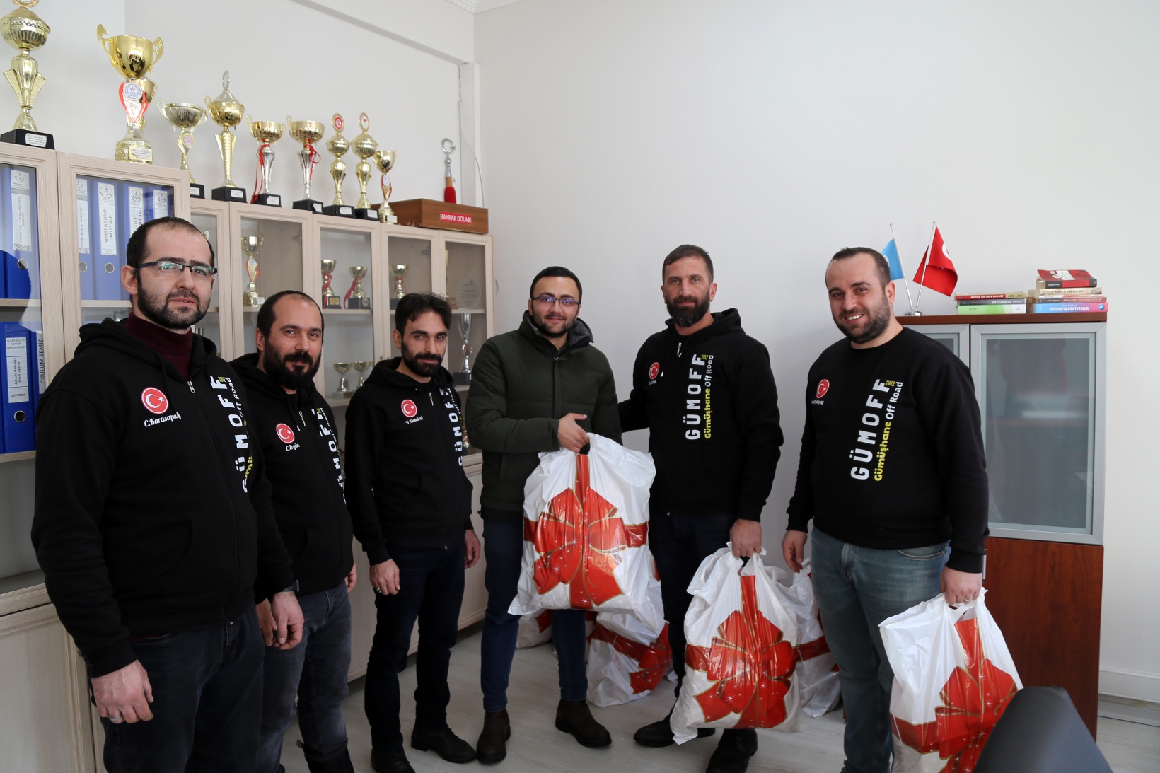 GÜMOFF’tan 60 öğrenciye mont ve bot 1