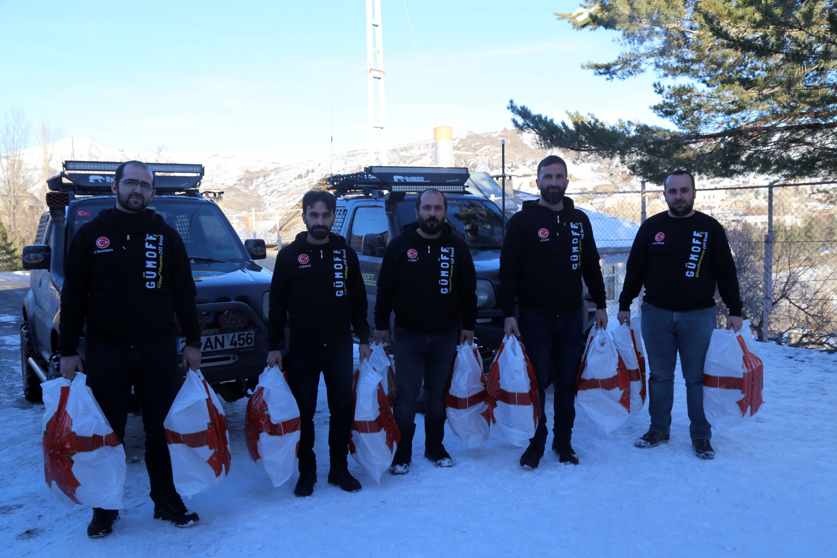 GÜMOFF’tan 60 öğrenciye mont ve bot 6