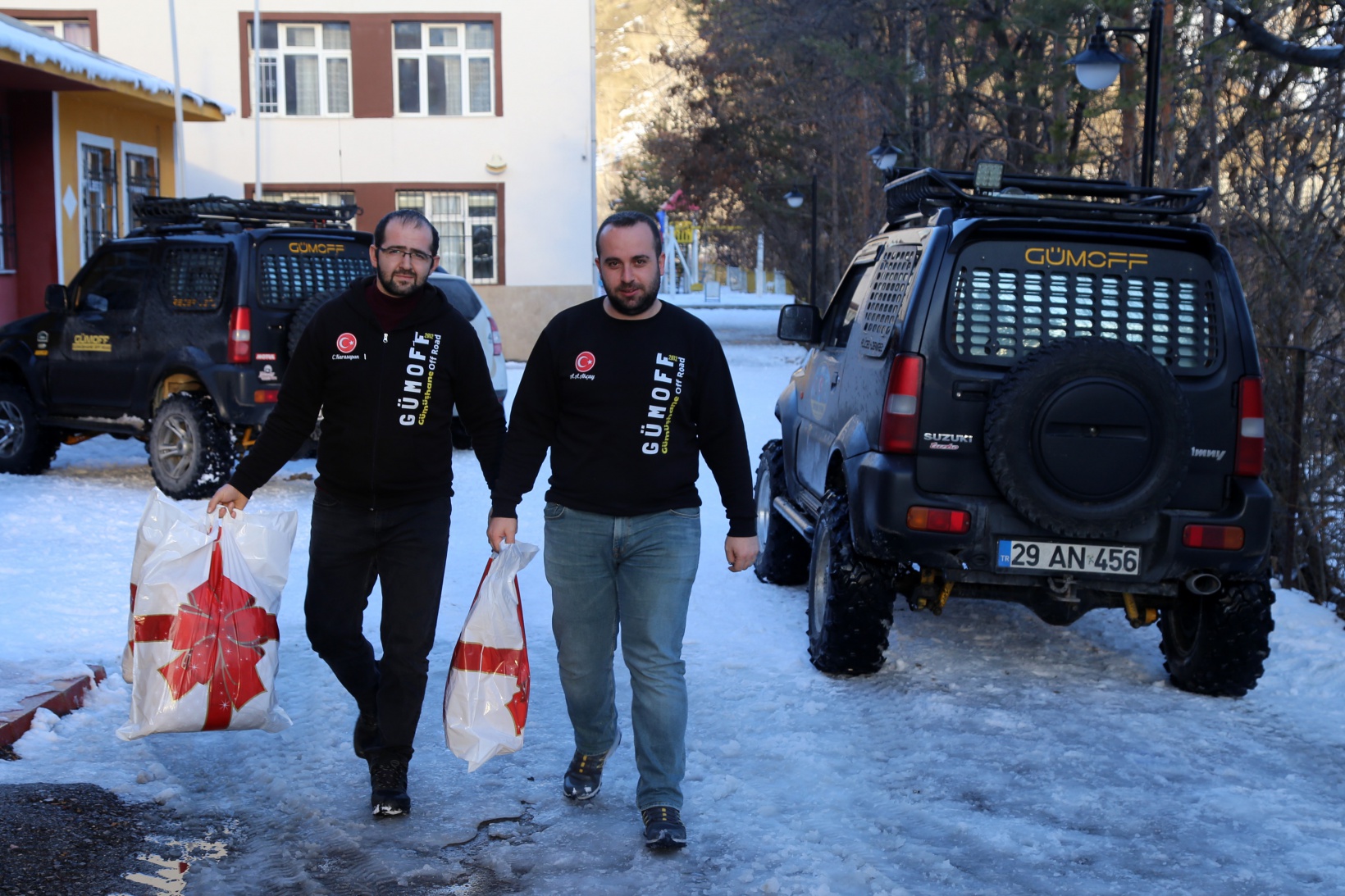 GÜMOFF’tan 60 öğrenciye mont ve bot 2