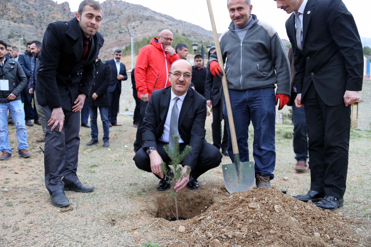 GÜ'de şair Cebeci anısına Hatıra Ormanı 5