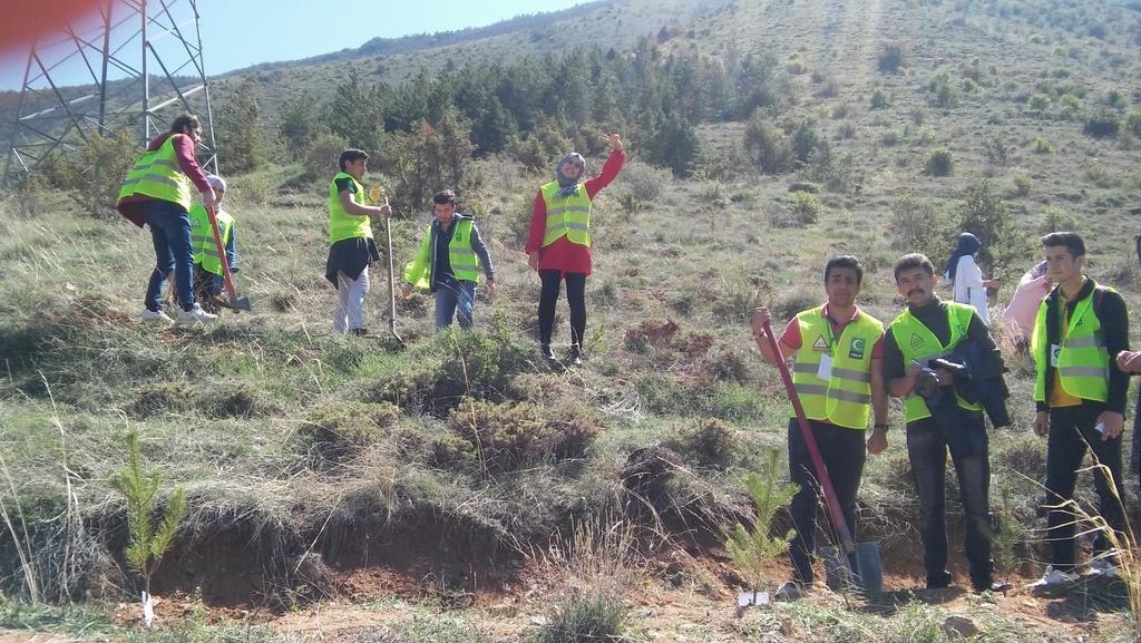 Gençler 101 fidanı toprakla buluşturdu 3