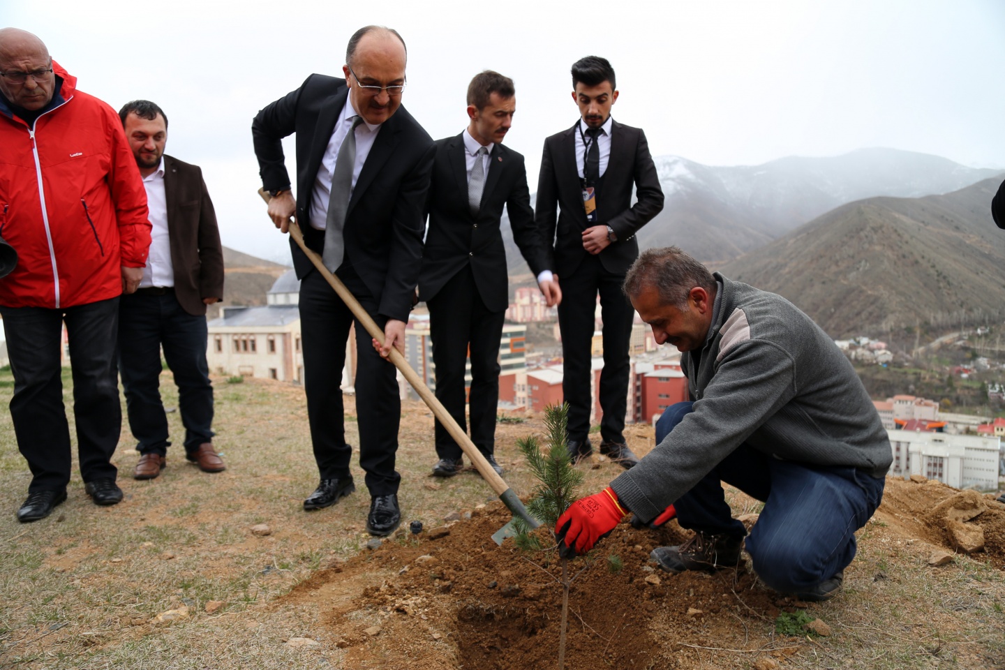 GÜ'de şair Cebeci anısına Hatıra Ormanı 2