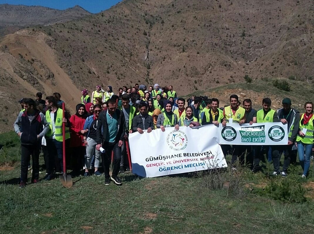 Gençler 101 fidanı toprakla buluşturdu 2