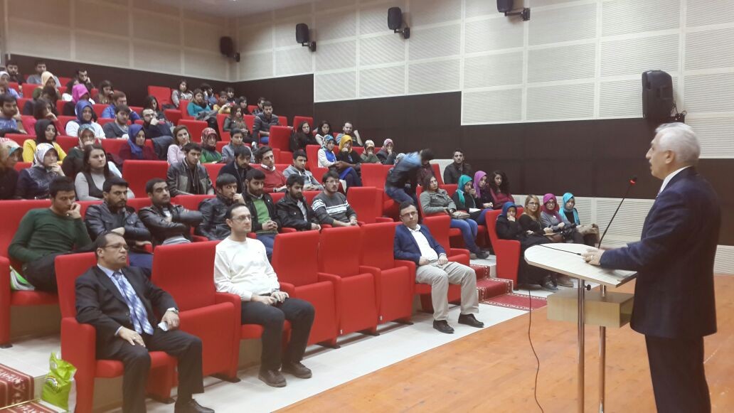 Akçay, üniversite öğrencileriyle girişimcilik söyleşisi yaptı 1