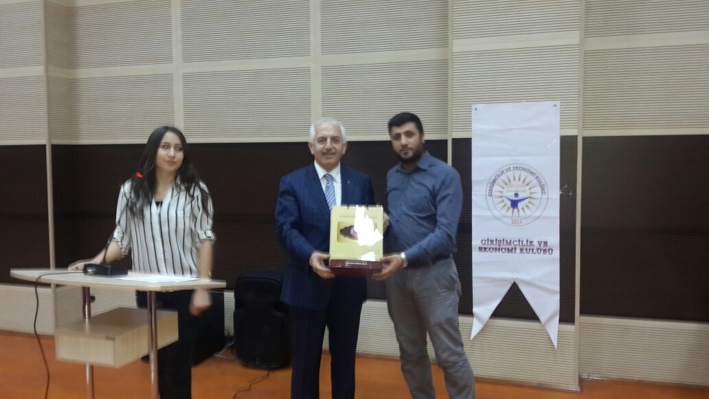 Akçay, üniversite öğrencileriyle girişimcilik söyleşisi yaptı 3