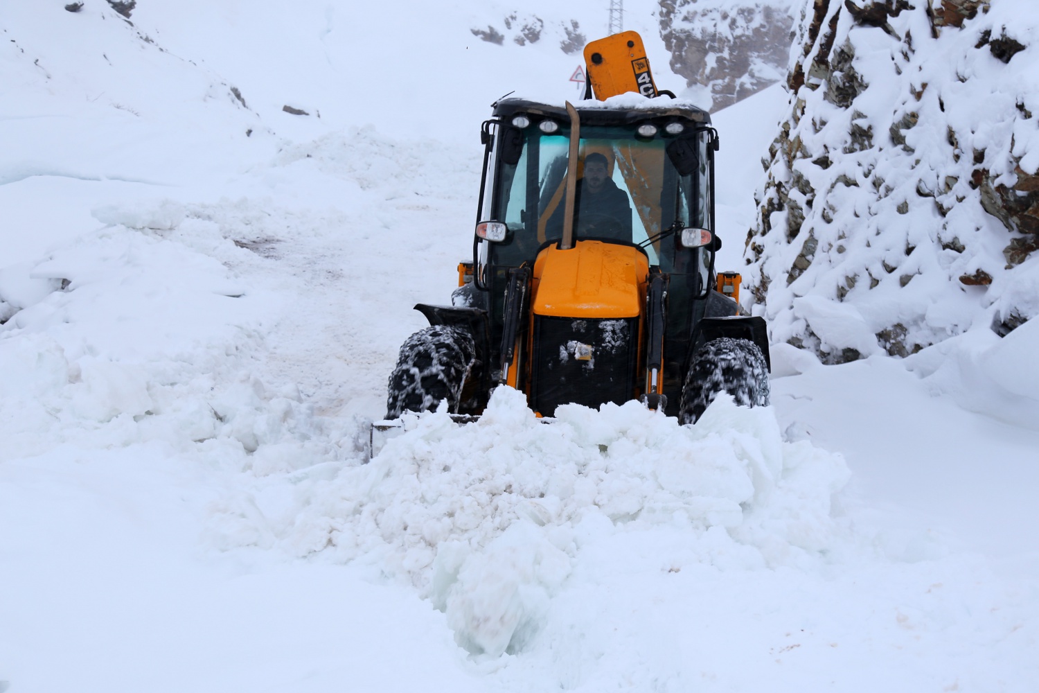 Gümüşhane’de çığ 33