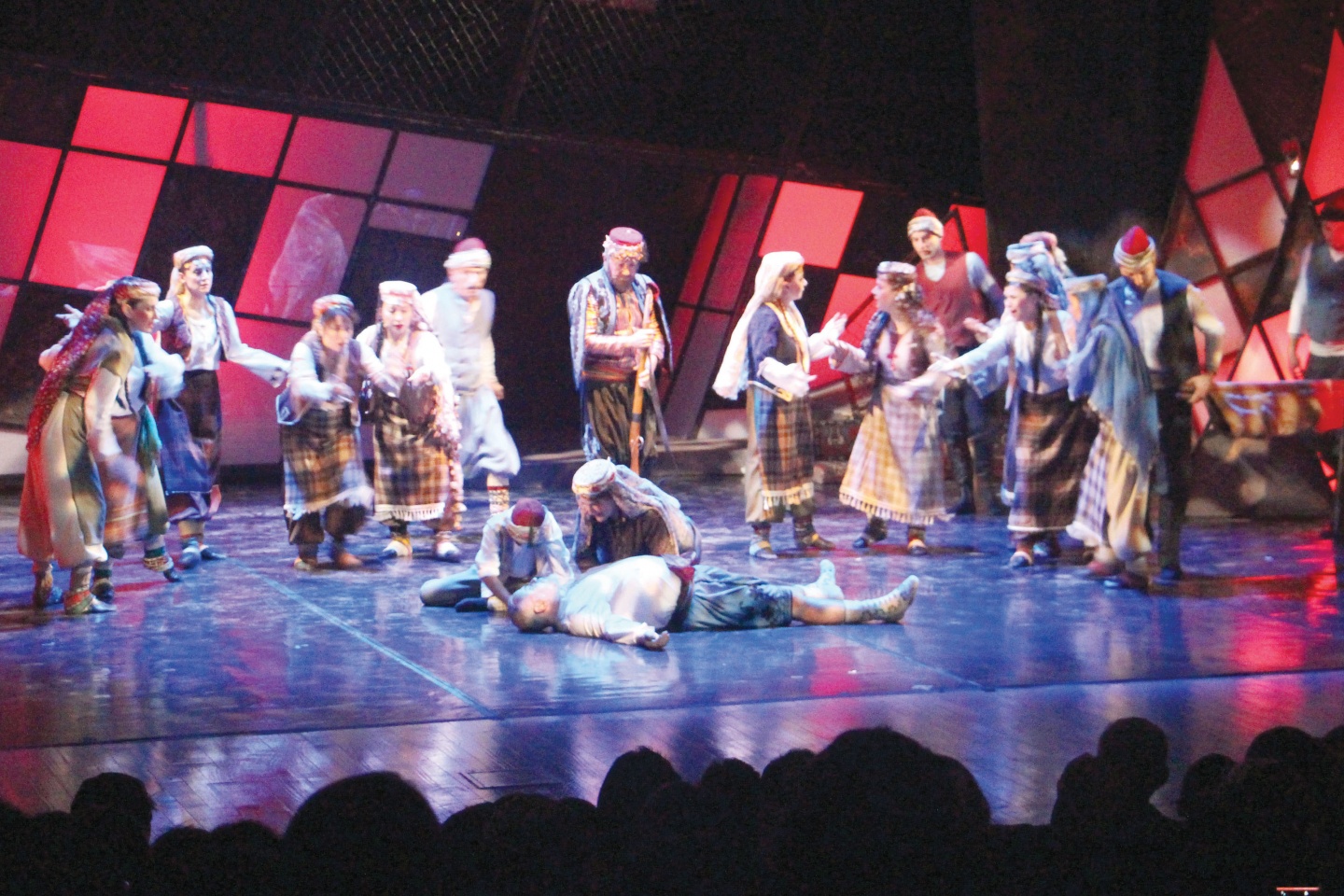 ‘Çakırcalı Efe’ sahnelendi 7