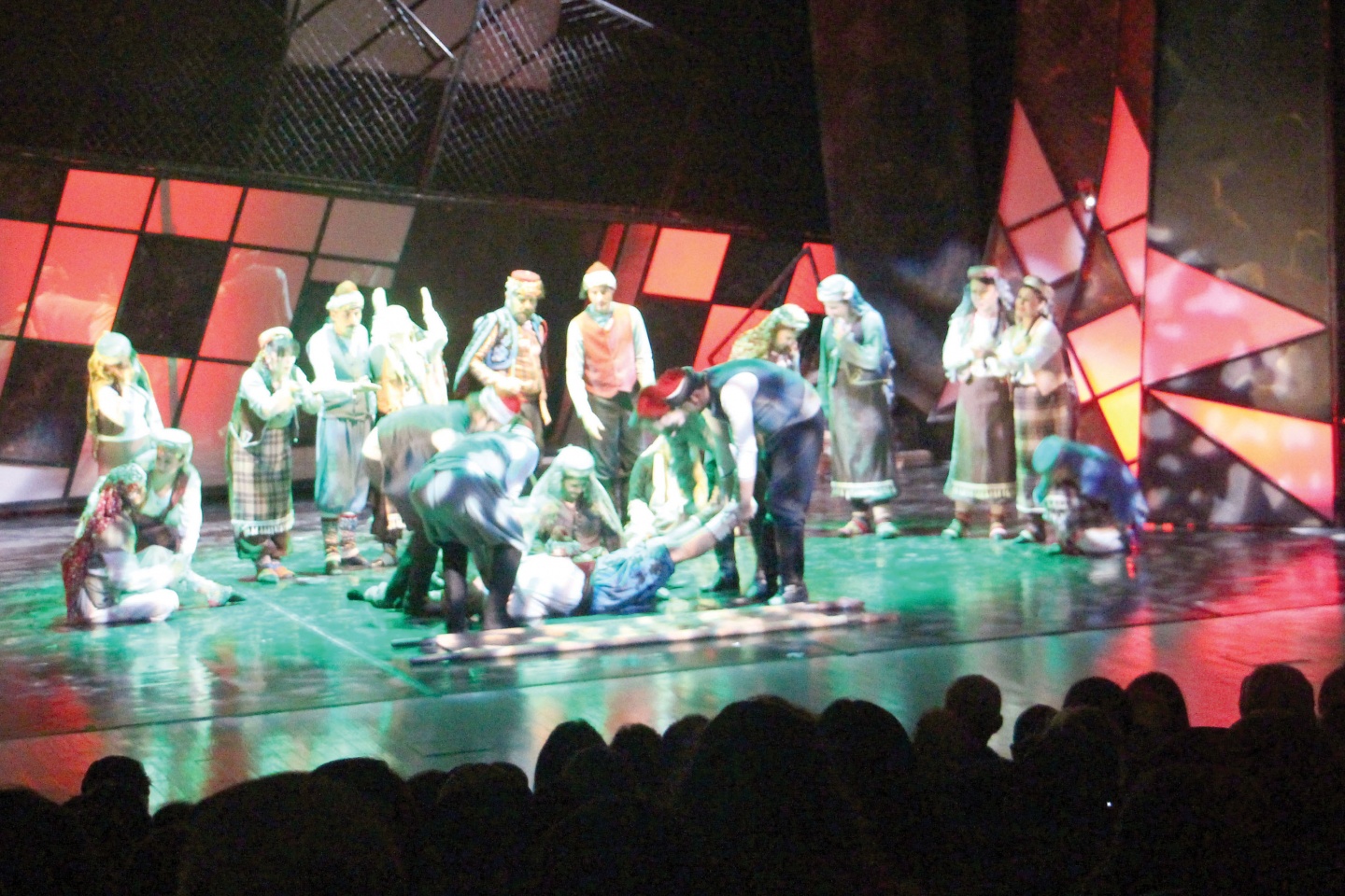 ‘Çakırcalı Efe’ sahnelendi 13