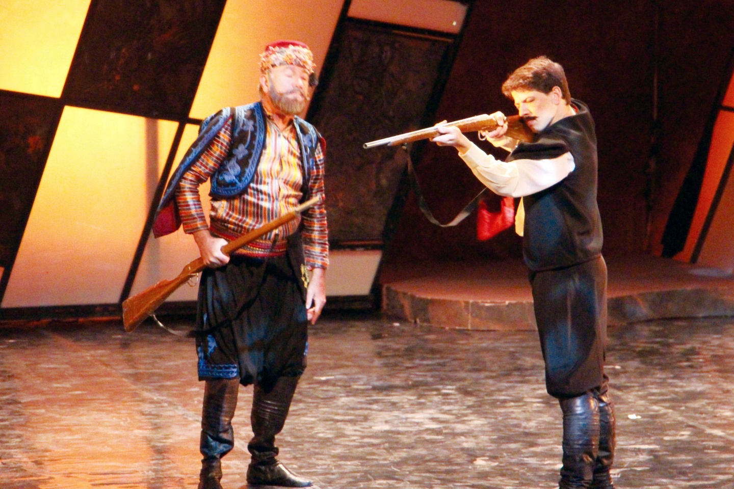 ‘Çakırcalı Efe’ sahnelendi 12