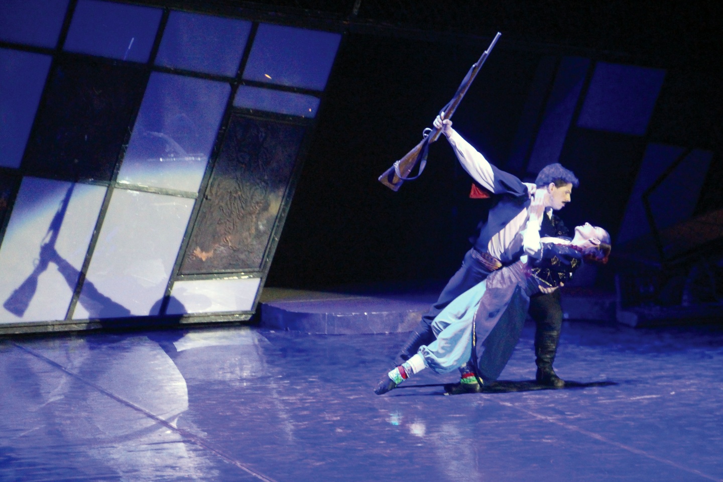 ‘Çakırcalı Efe’ sahnelendi 8