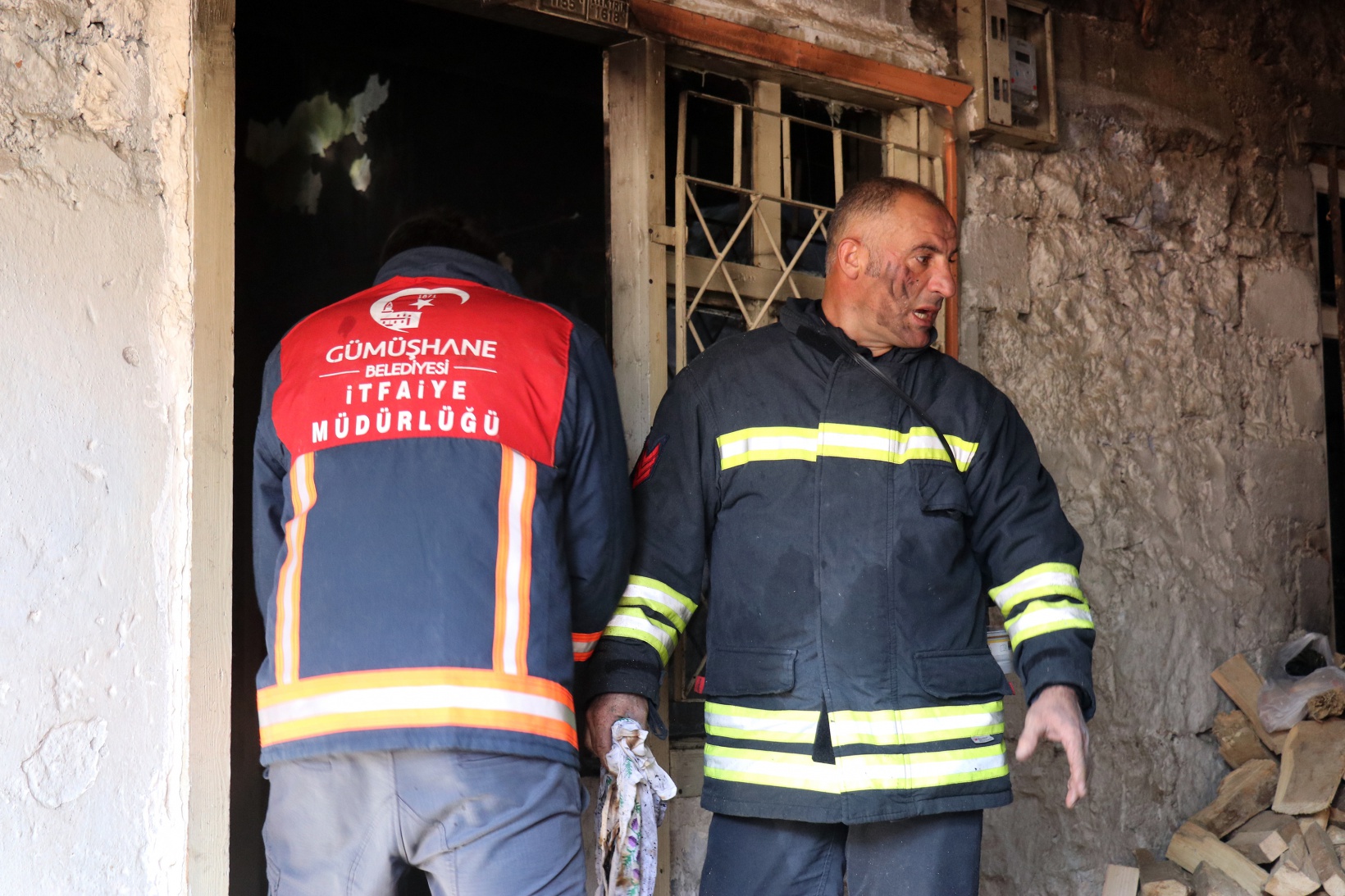 Gümüşhane’de Afganların kaldığı ev küle döndü 6