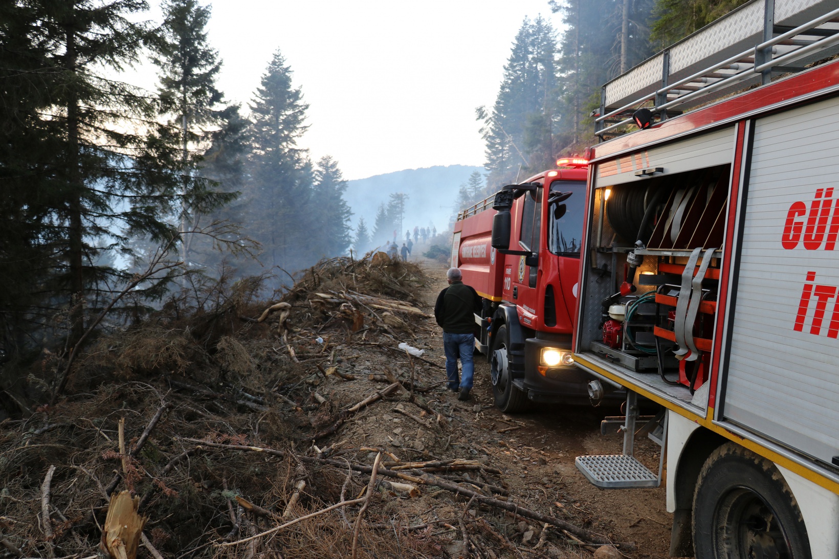 Kürtün’deki yangınlara müdahale devam ediyor 19