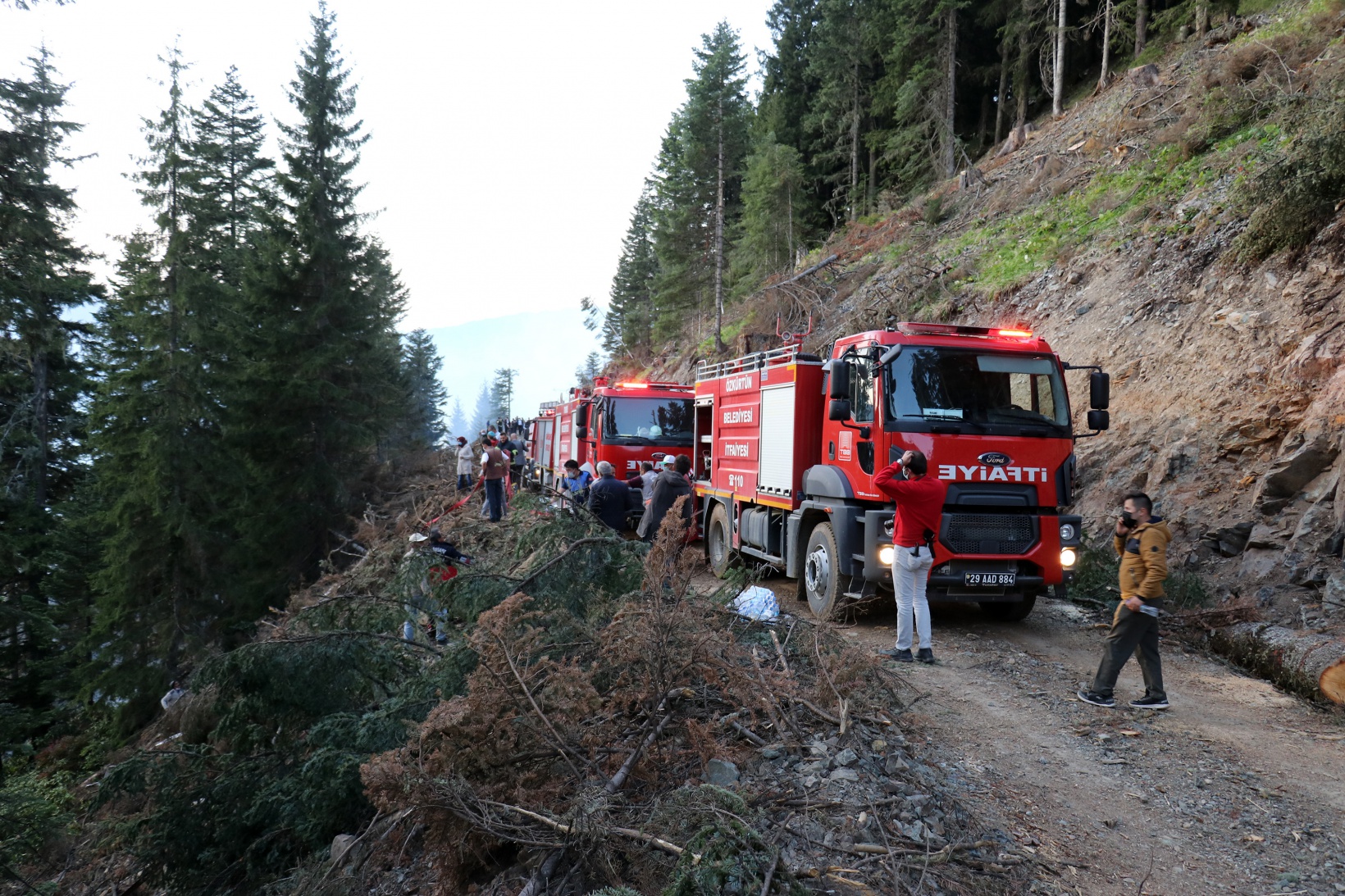 Kürtün’deki yangınlara müdahale devam ediyor 20