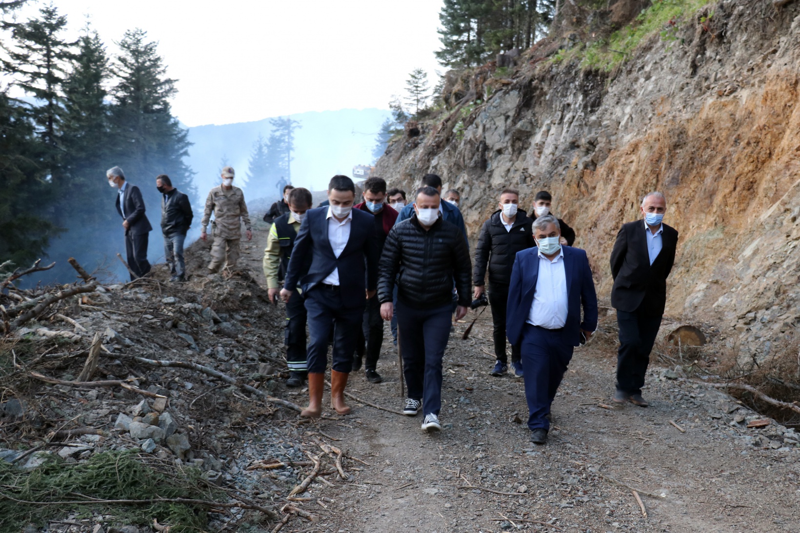 Kürtün’deki yangınlara müdahale devam ediyor 18