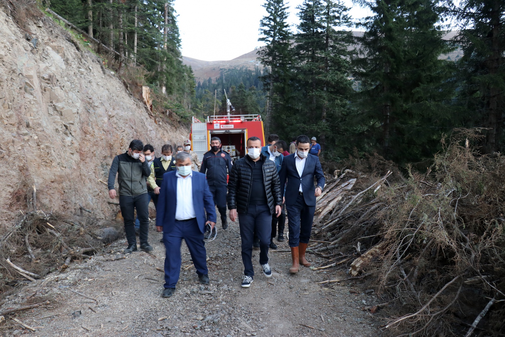 Kürtün’deki yangınlara müdahale devam ediyor 22