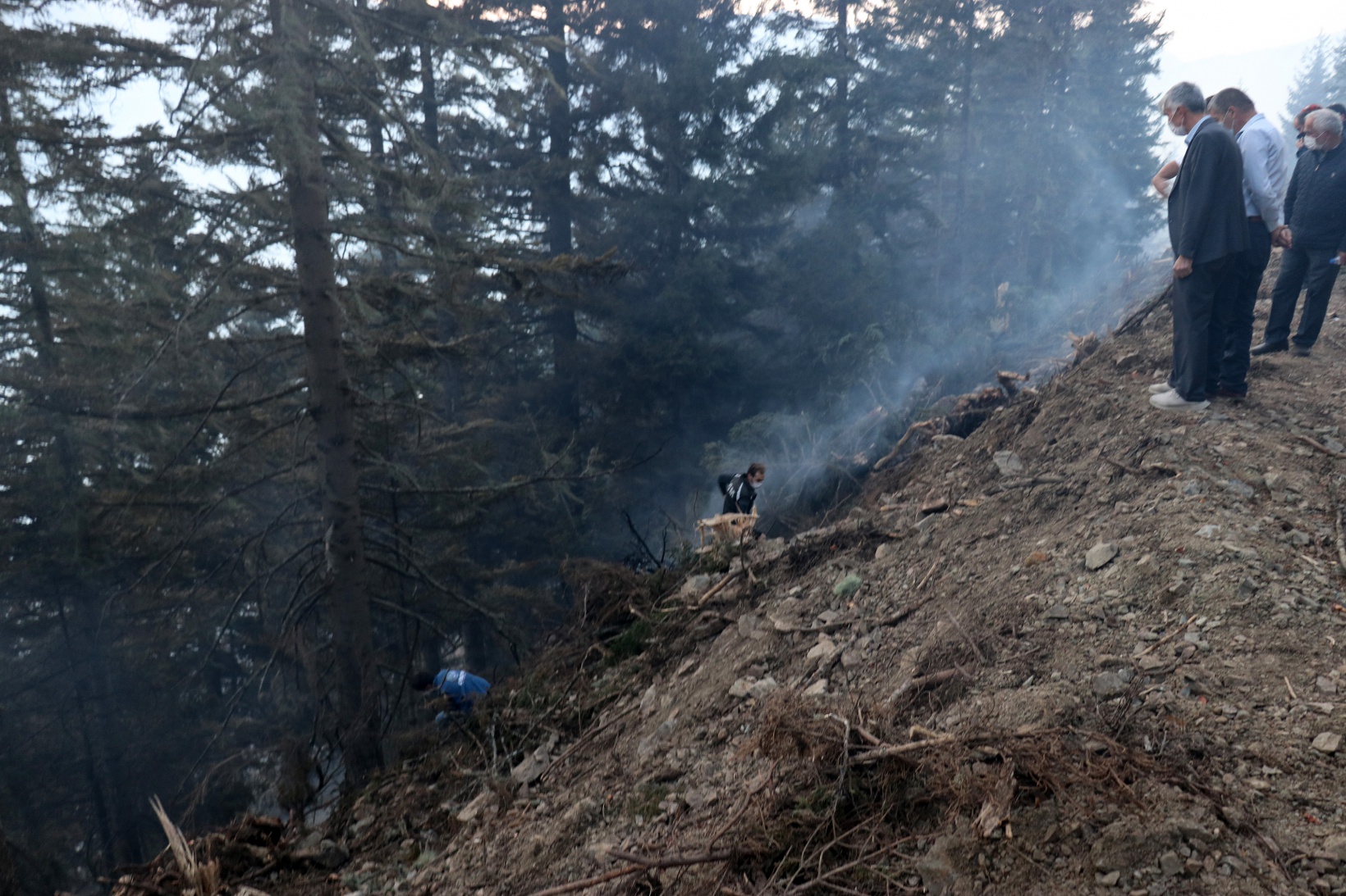 Kürtün’deki yangınlara müdahale devam ediyor 12