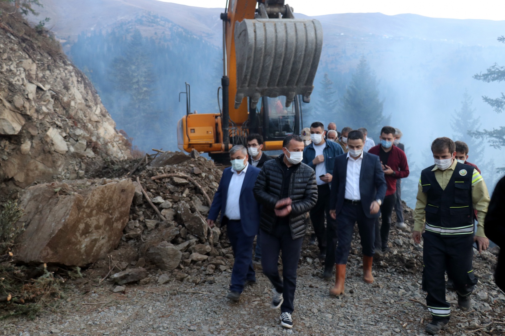 Kürtün’deki yangınlara müdahale devam ediyor 16