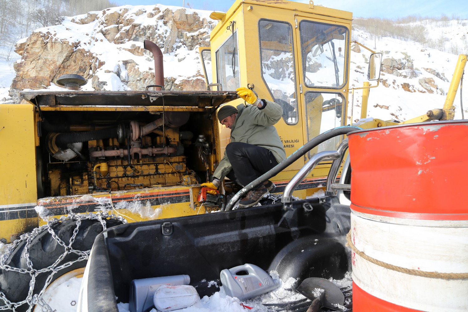 2 bin 200 metre rakımdaki köyün yolu zorlu çalışmalar sonucu açıldı 24