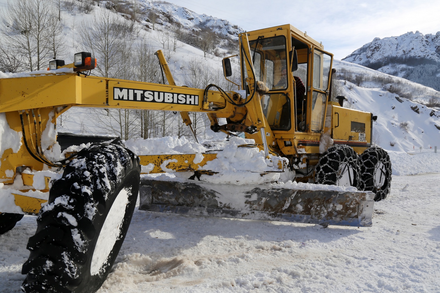 2 bin 200 metre rakımdaki köyün yolu zorlu çalışmalar sonucu açıldı 25