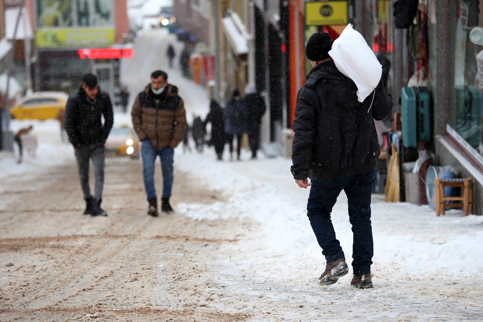 Gümüşhane’de yoğun kar yağışı etkili oldu 4