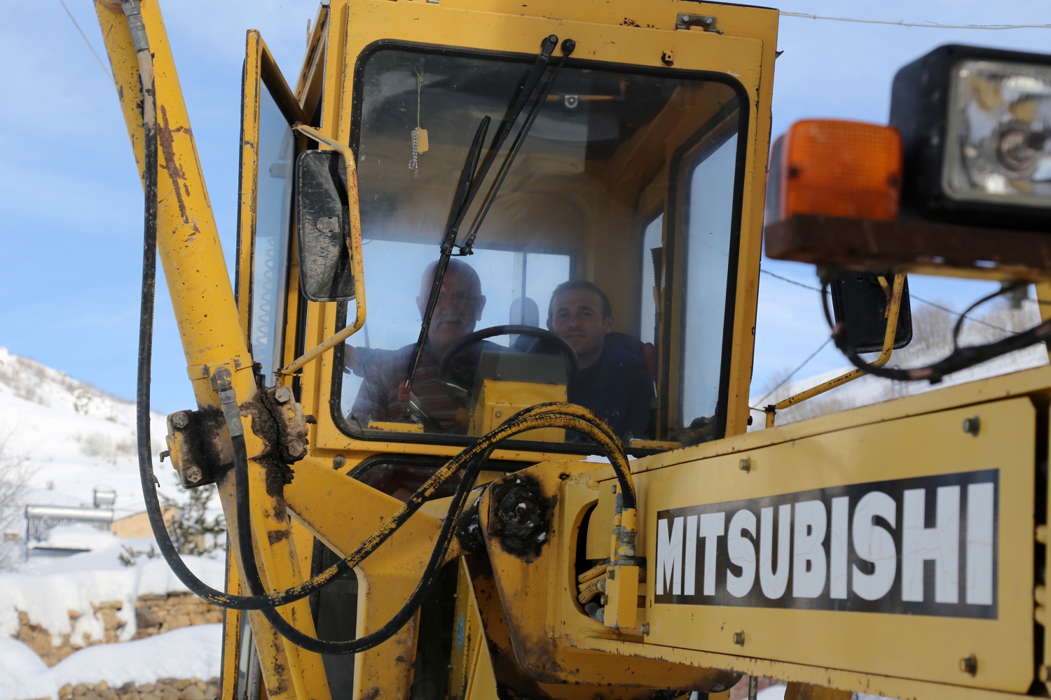 2 bin 200 metre rakımdaki köyün yolu zorlu çalışmalar sonucu açıldı 27